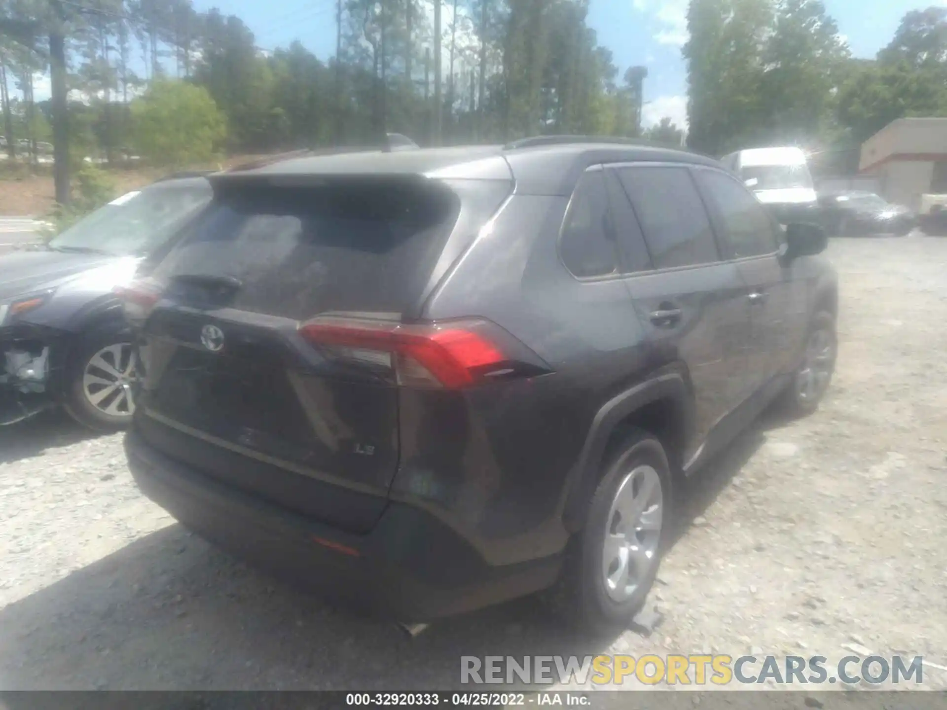 4 Photograph of a damaged car 2T3H1RFV5MC124596 TOYOTA RAV4 2021