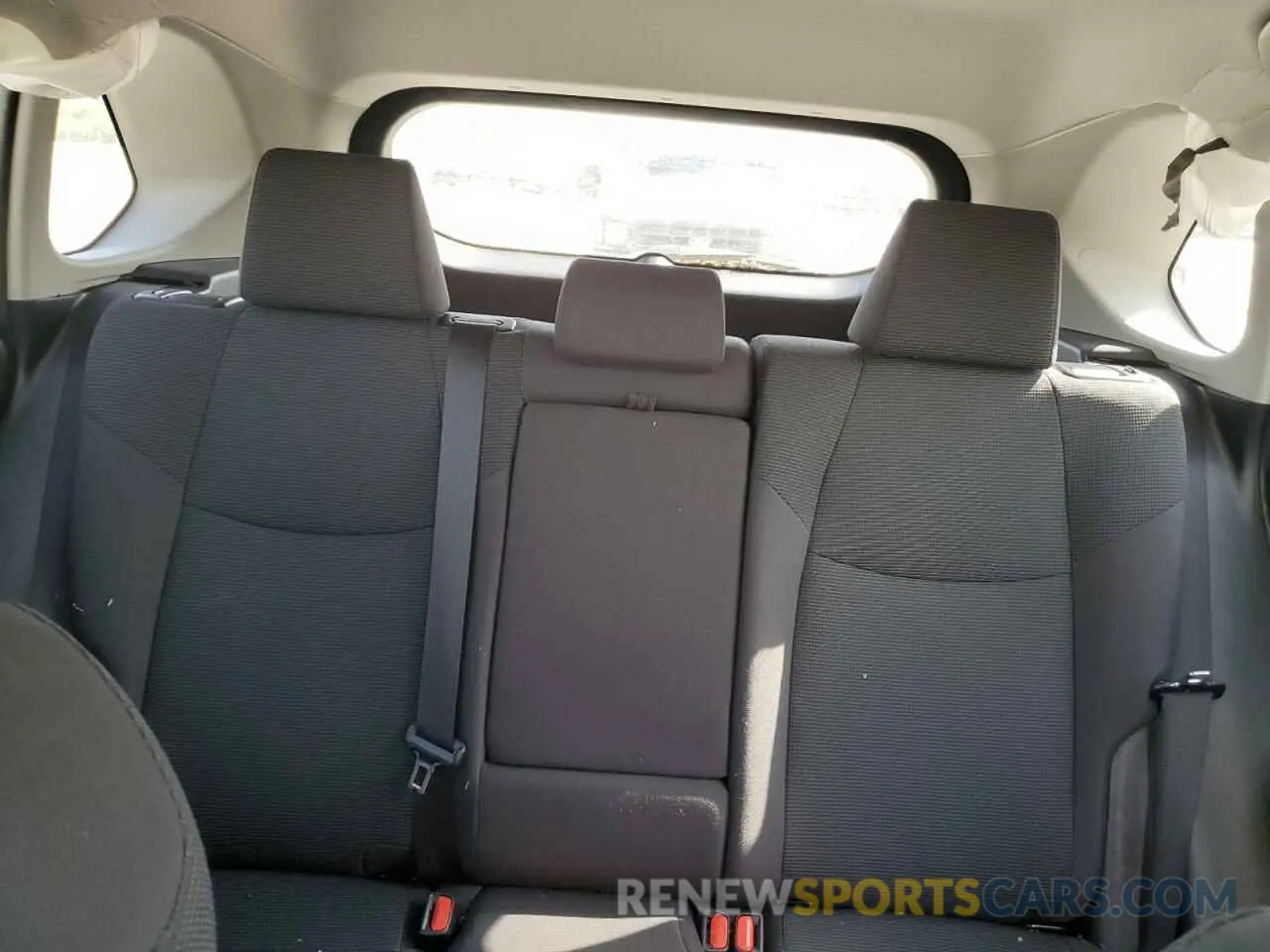 10 Photograph of a damaged car 2T3H1RFV5MC129054 TOYOTA RAV4 2021