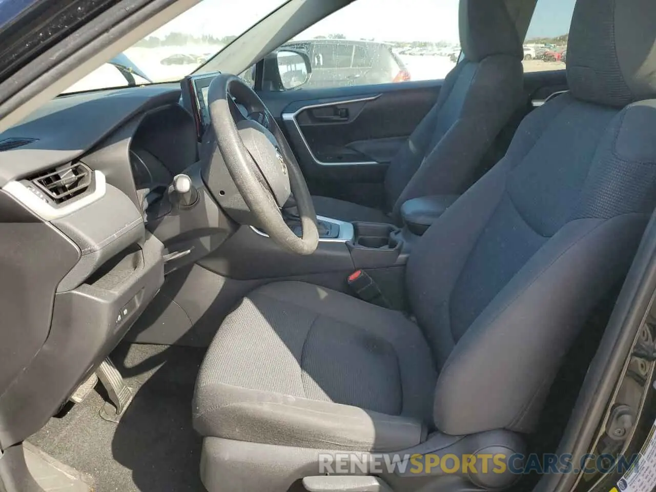 7 Photograph of a damaged car 2T3H1RFV5MC142614 TOYOTA RAV4 2021