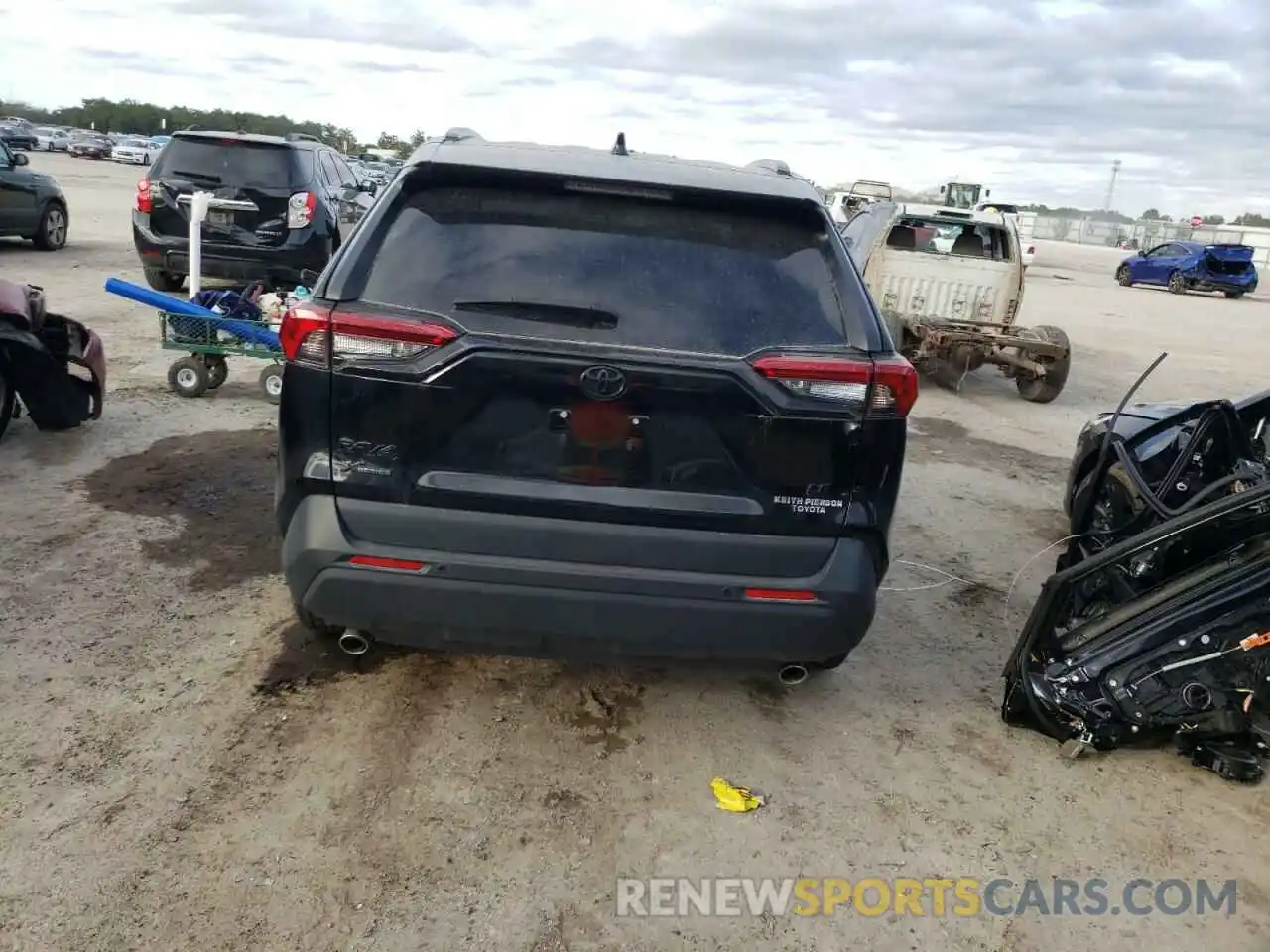 6 Photograph of a damaged car 2T3H1RFV5MC155265 TOYOTA RAV4 2021