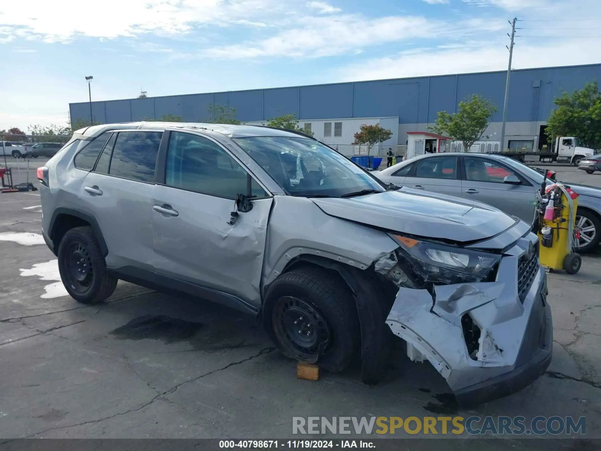 1 Photograph of a damaged car 2T3H1RFV5MW123821 TOYOTA RAV4 2021