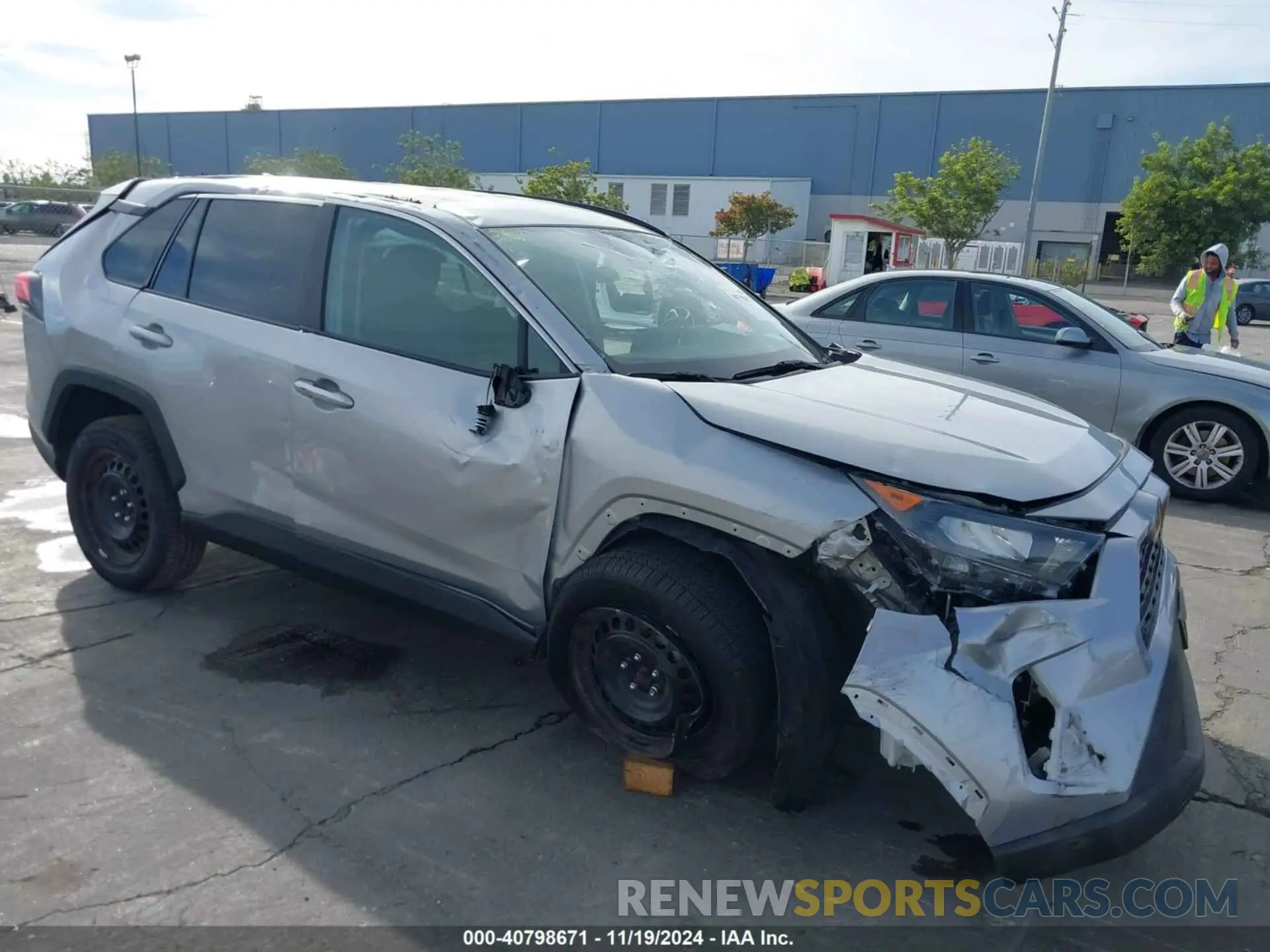 17 Photograph of a damaged car 2T3H1RFV5MW123821 TOYOTA RAV4 2021