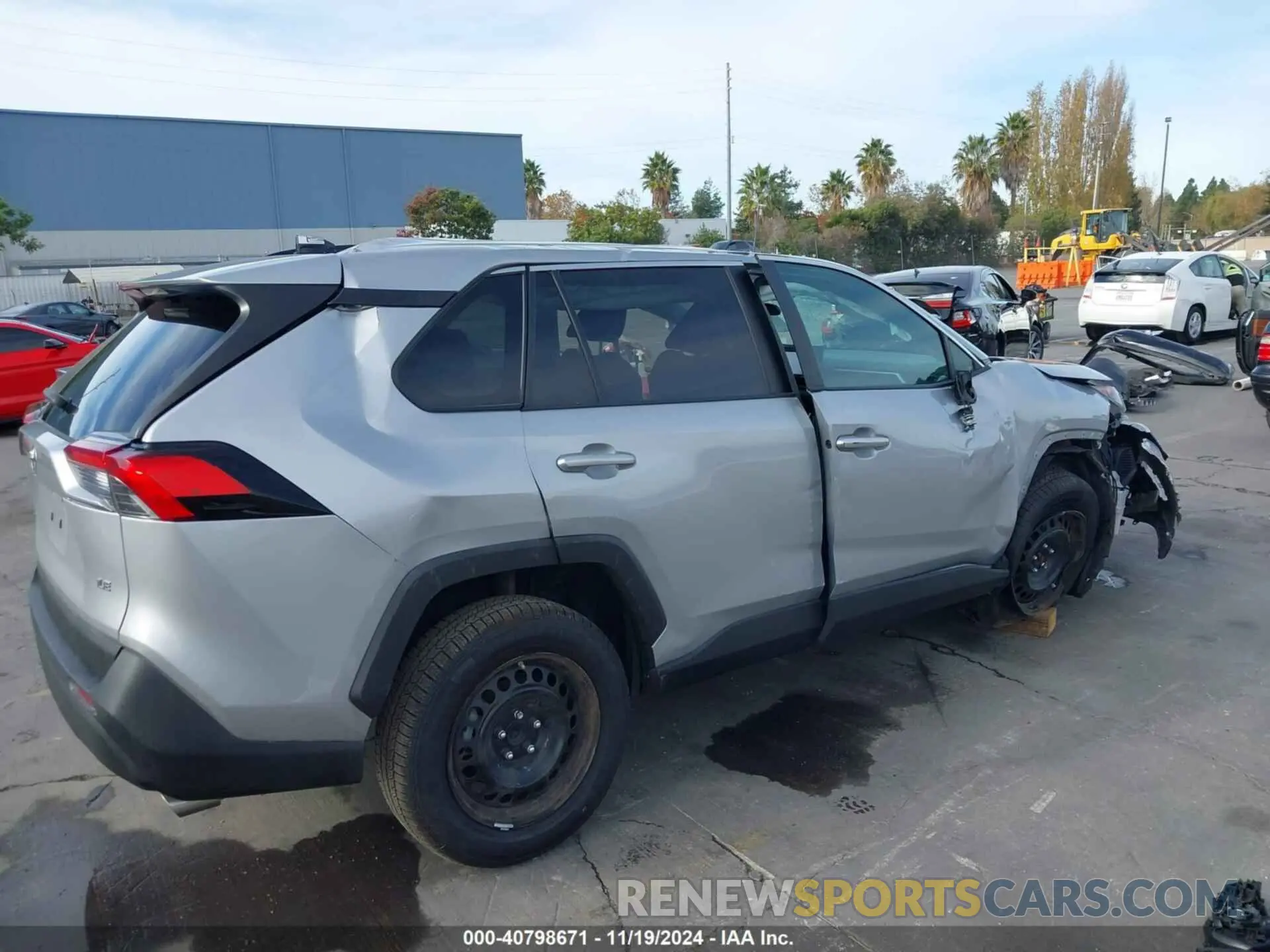 4 Photograph of a damaged car 2T3H1RFV5MW123821 TOYOTA RAV4 2021