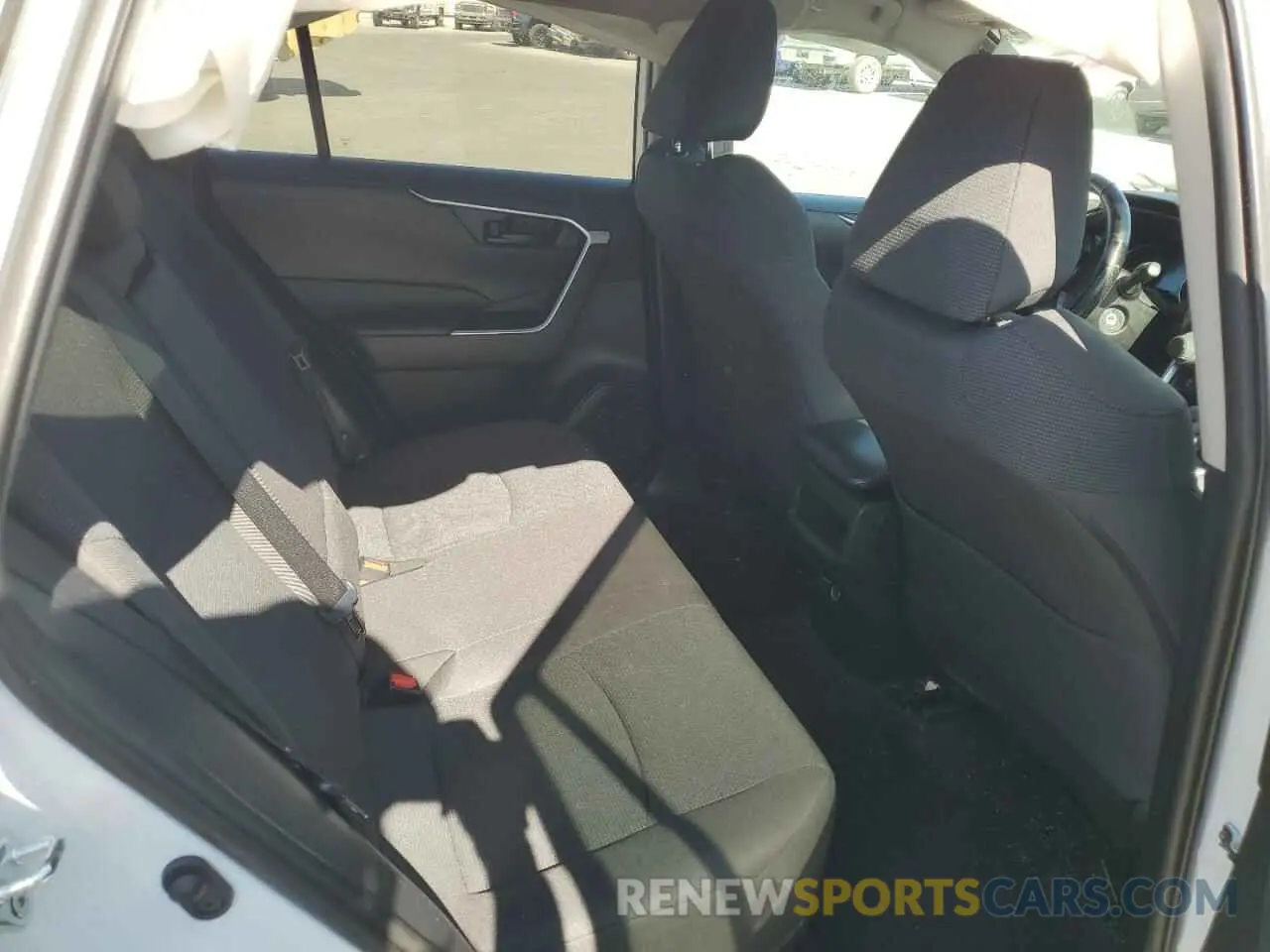 11 Photograph of a damaged car 2T3H1RFV5MW124211 TOYOTA RAV4 2021