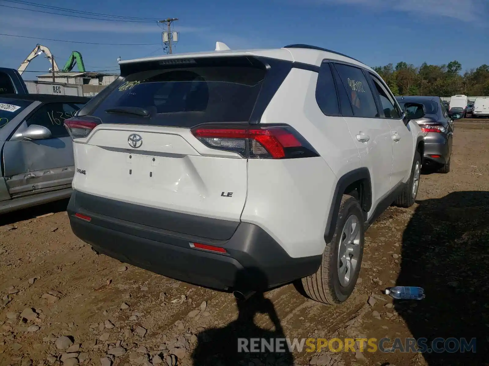 4 Photograph of a damaged car 2T3H1RFV5MW144118 TOYOTA RAV4 2021