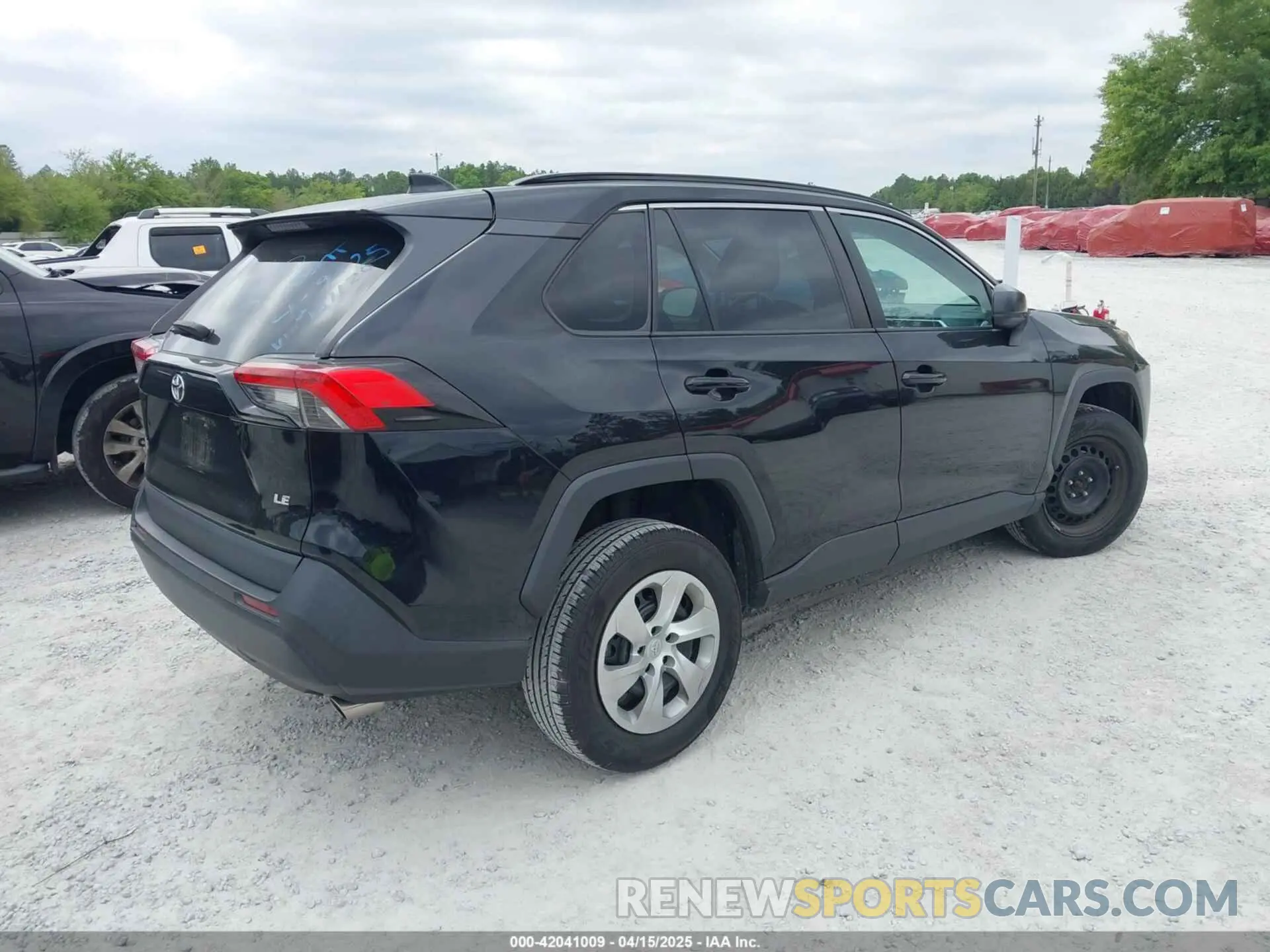 4 Photograph of a damaged car 2T3H1RFV5MW151120 TOYOTA RAV4 2021