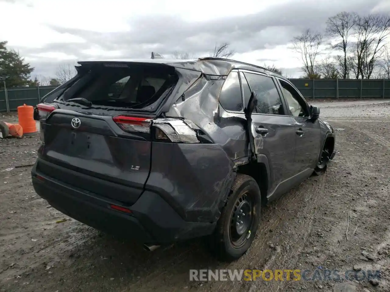 4 Photograph of a damaged car 2T3H1RFV5MW151215 TOYOTA RAV4 2021