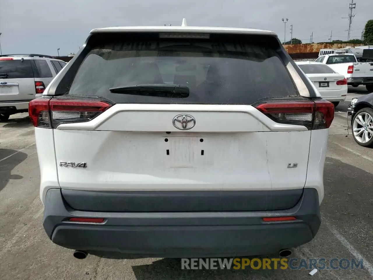 6 Photograph of a damaged car 2T3H1RFV5MW161906 TOYOTA RAV4 2021