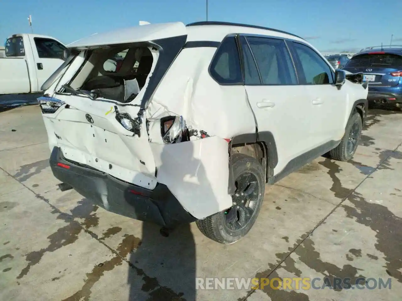 4 Photograph of a damaged car 2T3H1RFV5MW176177 TOYOTA RAV4 2021