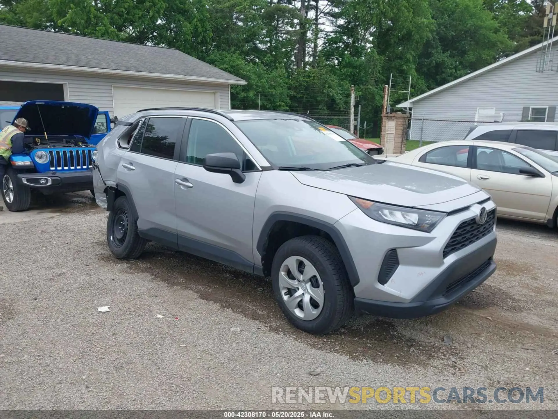 1 Photograph of a damaged car 2T3H1RFV5MW180990 TOYOTA RAV4 2021