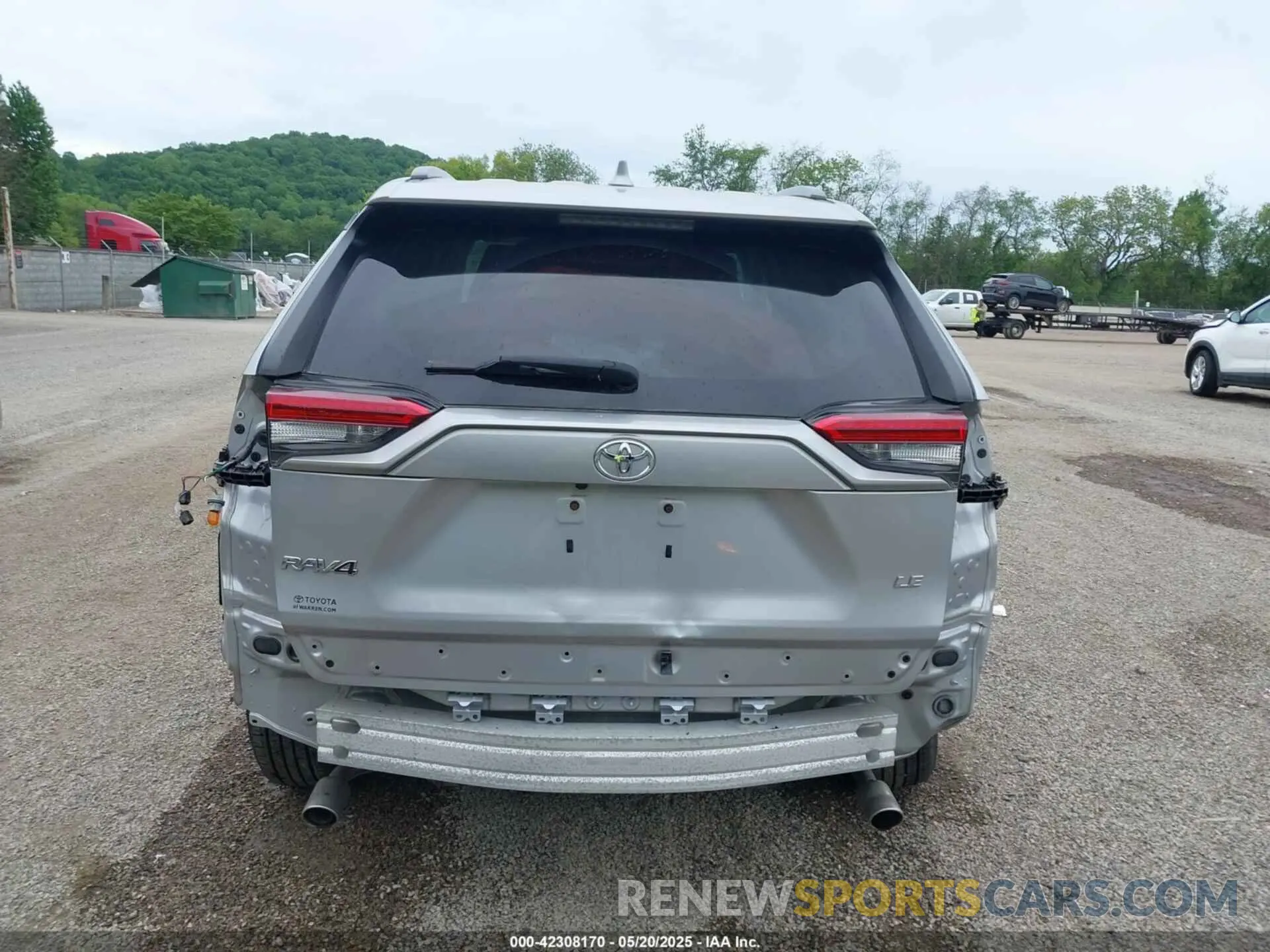 17 Photograph of a damaged car 2T3H1RFV5MW180990 TOYOTA RAV4 2021