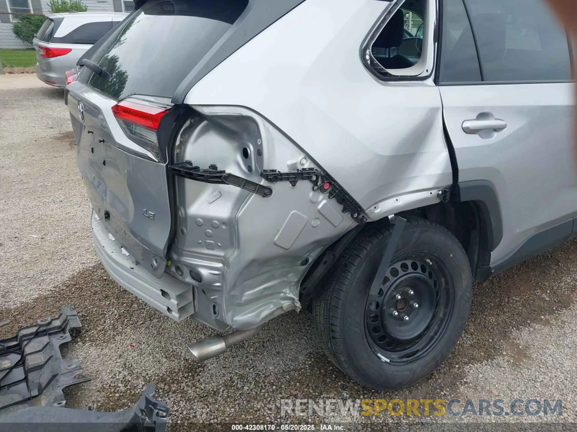 6 Photograph of a damaged car 2T3H1RFV5MW180990 TOYOTA RAV4 2021