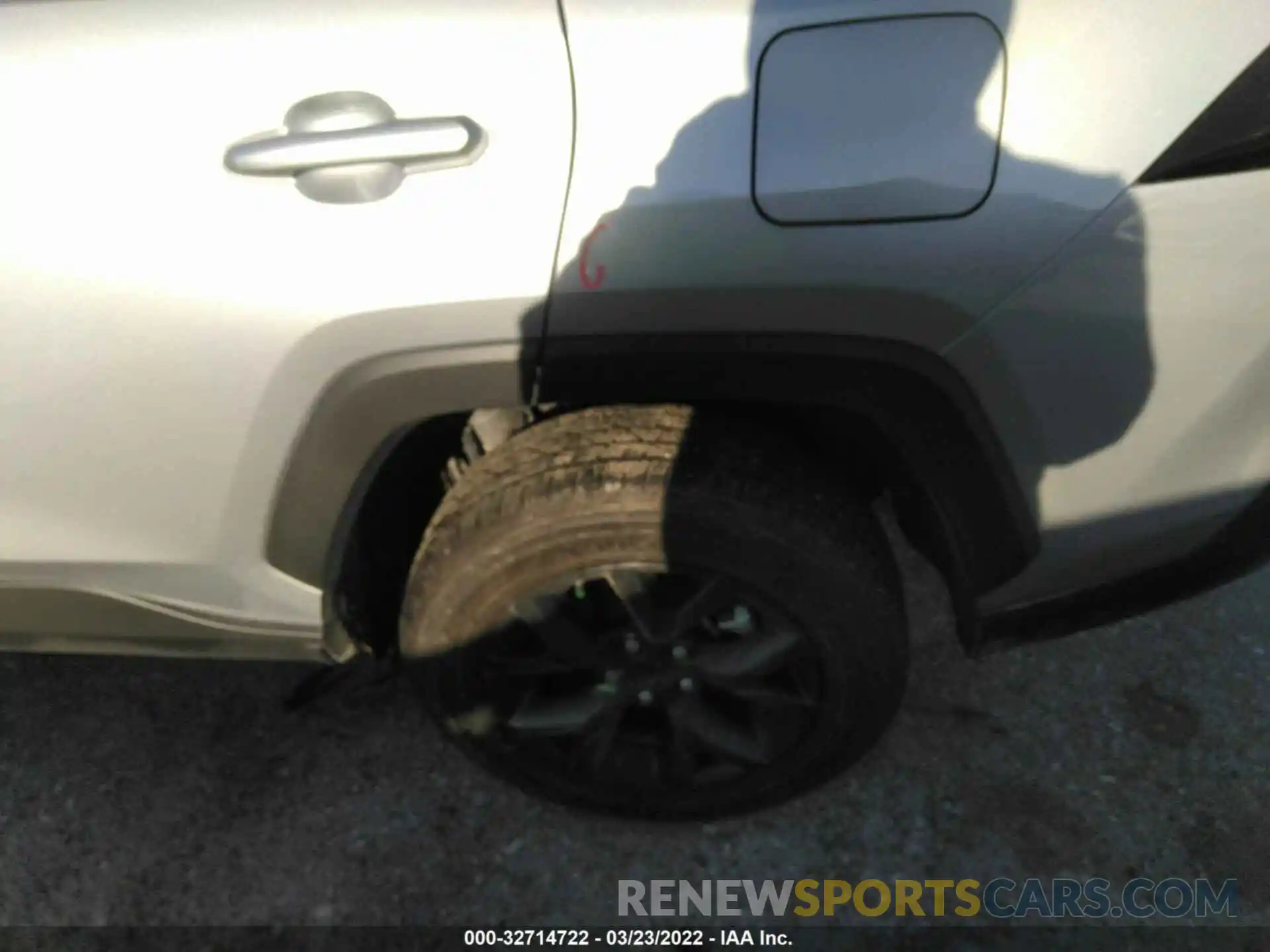 13 Photograph of a damaged car 2T3H1RFV5MW181007 TOYOTA RAV4 2021