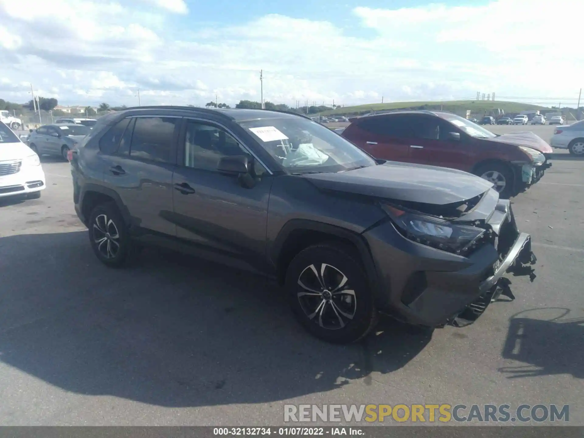 1 Photograph of a damaged car 2T3H1RFV6MC104647 TOYOTA RAV4 2021