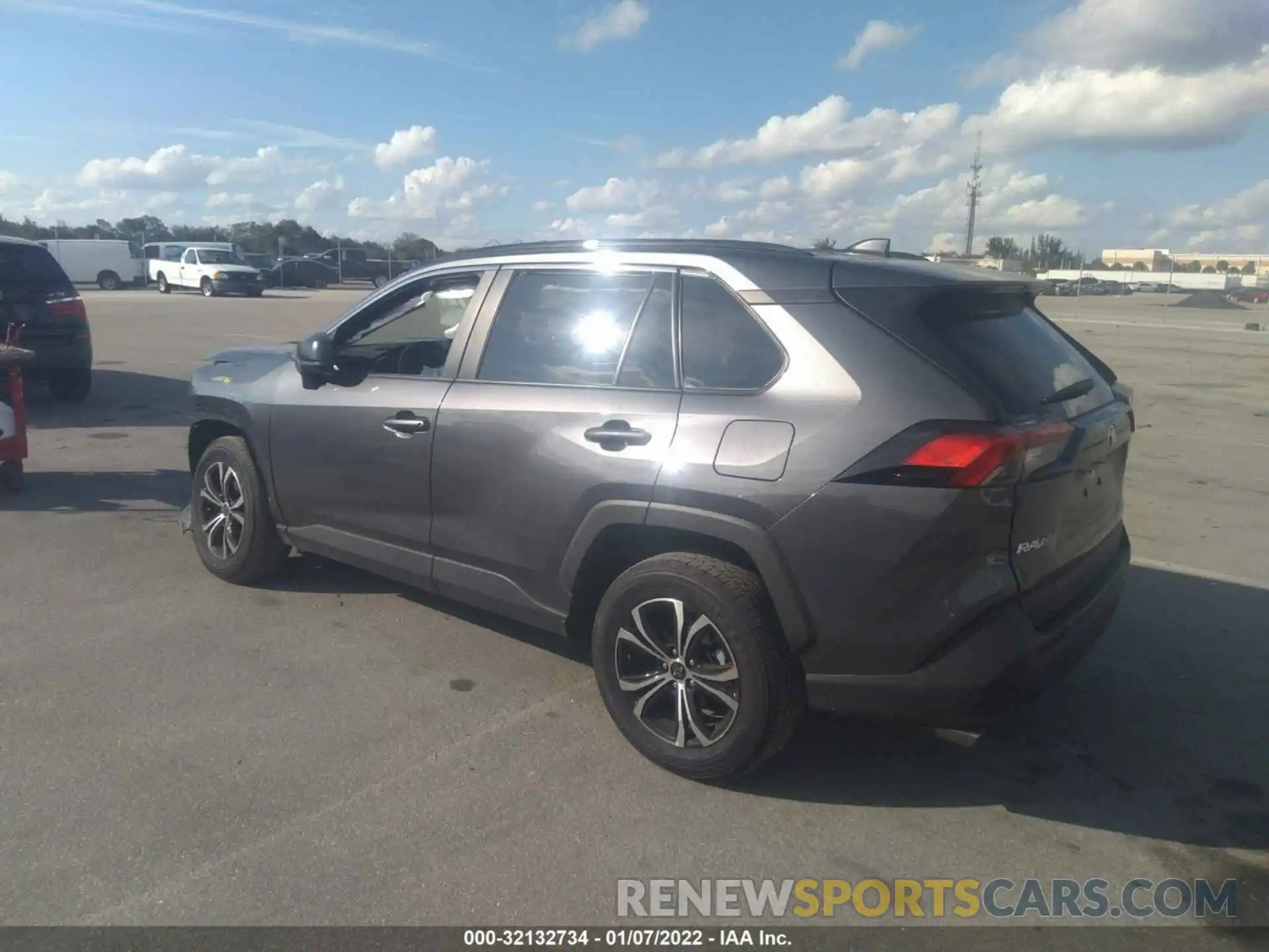 3 Photograph of a damaged car 2T3H1RFV6MC104647 TOYOTA RAV4 2021