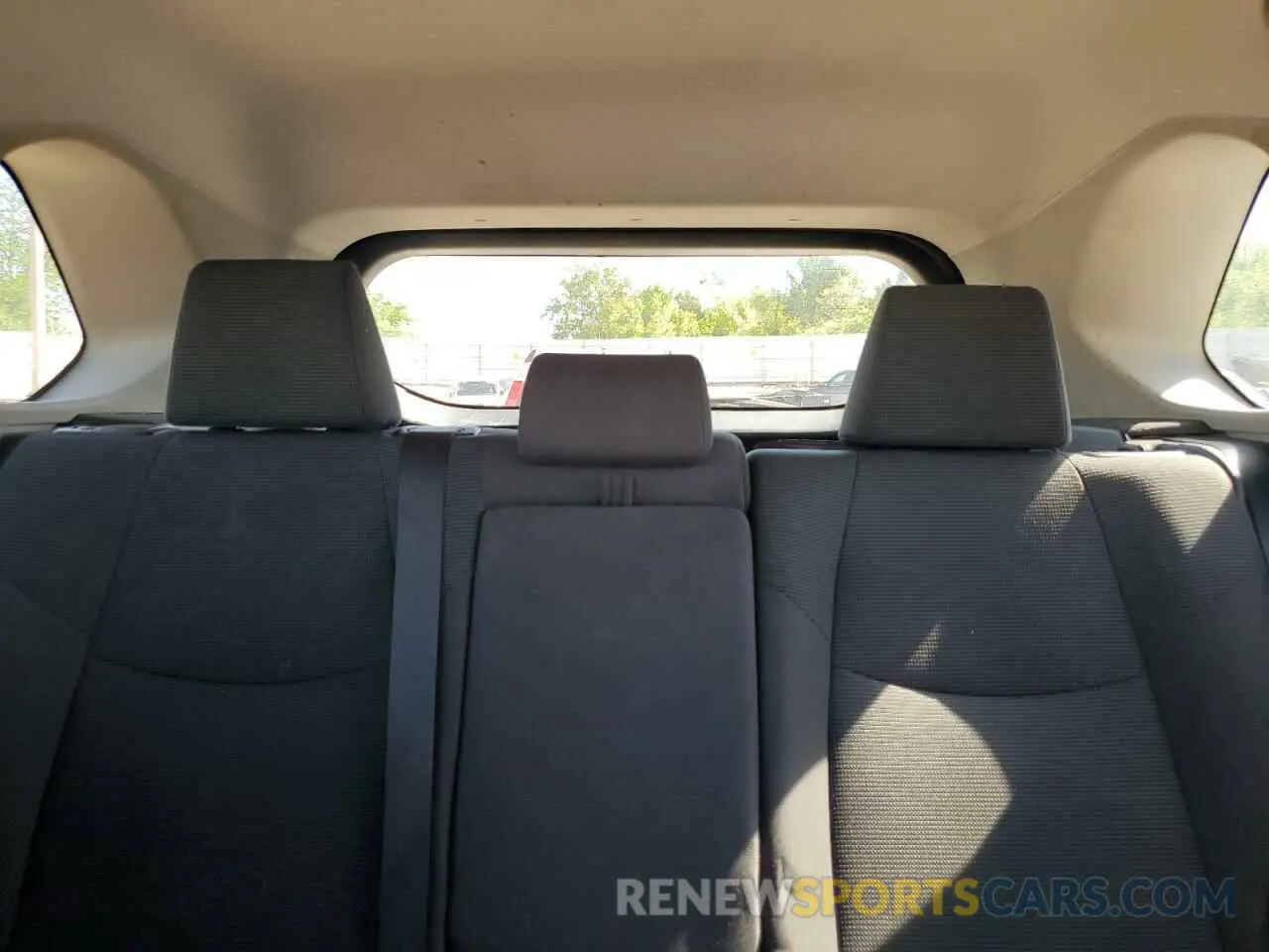 10 Photograph of a damaged car 2T3H1RFV6MC127300 TOYOTA RAV4 2021