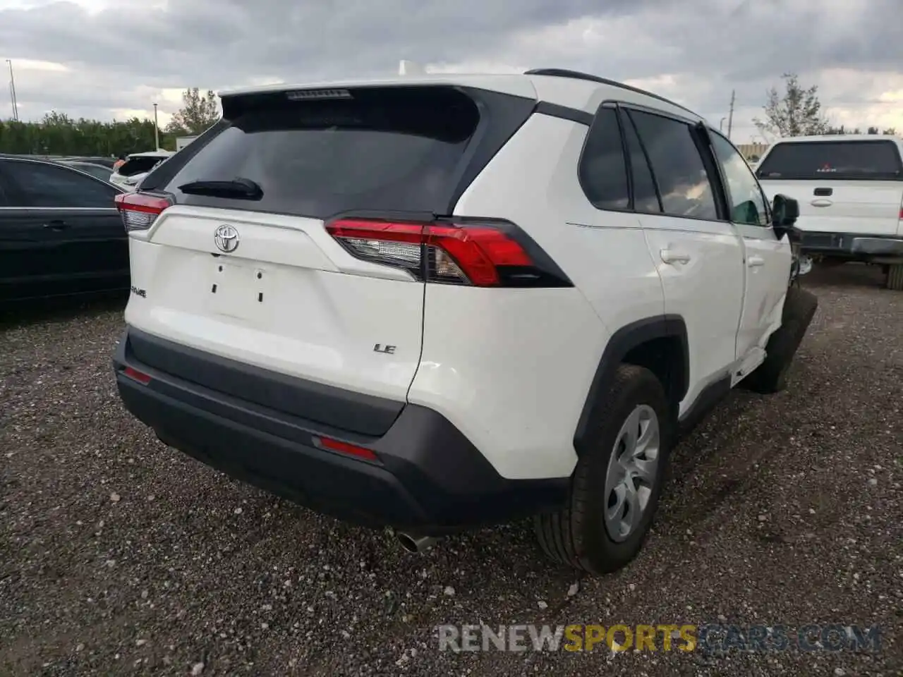 4 Photograph of a damaged car 2T3H1RFV6MC142864 TOYOTA RAV4 2021