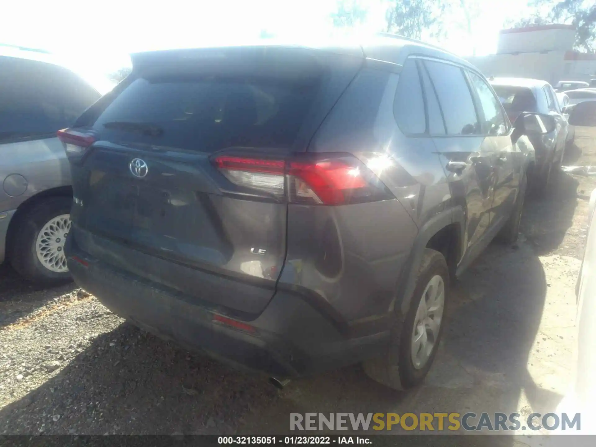 4 Photograph of a damaged car 2T3H1RFV6MW105778 TOYOTA RAV4 2021