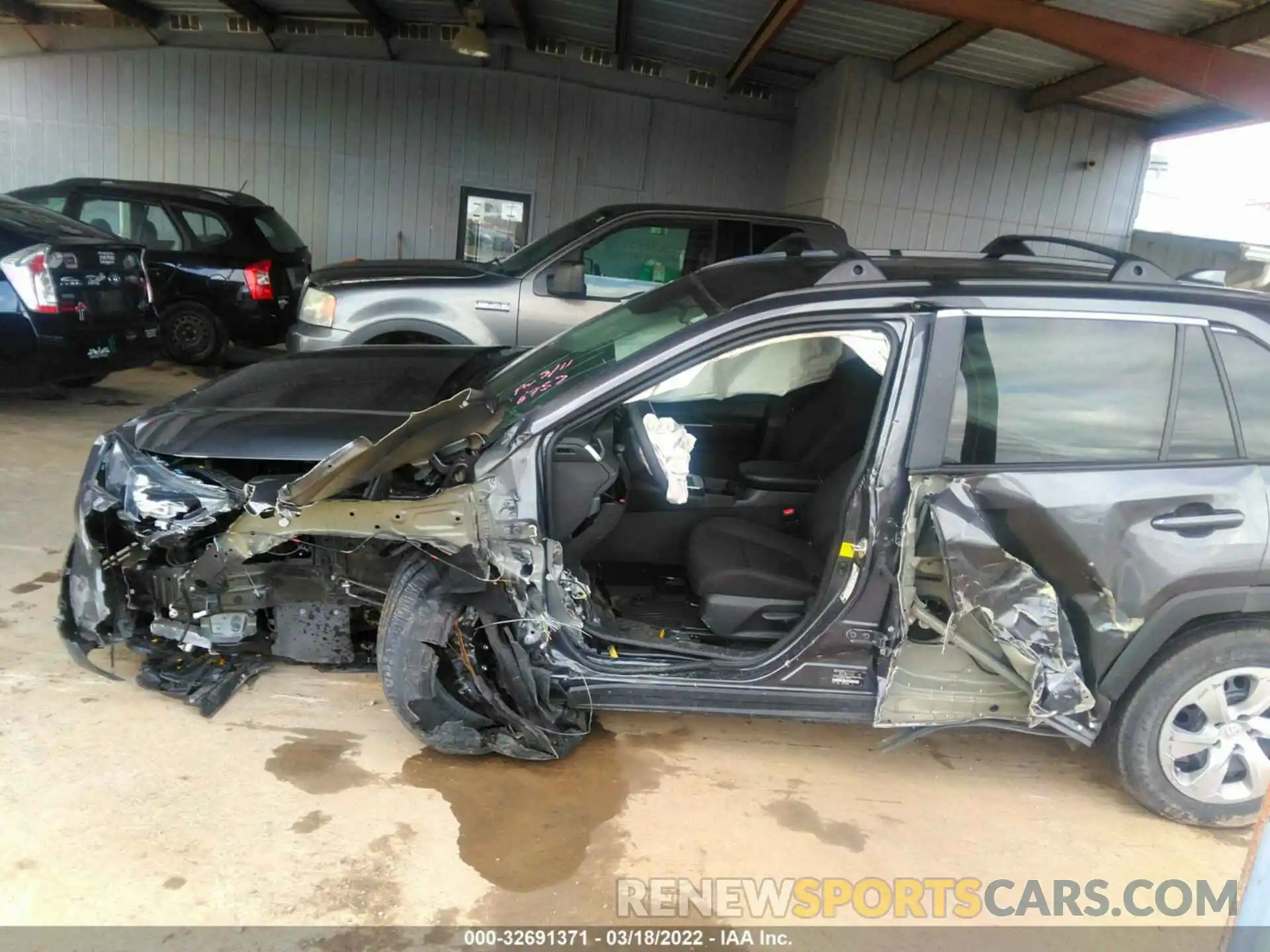 6 Photograph of a damaged car 2T3H1RFV6MW106753 TOYOTA RAV4 2021