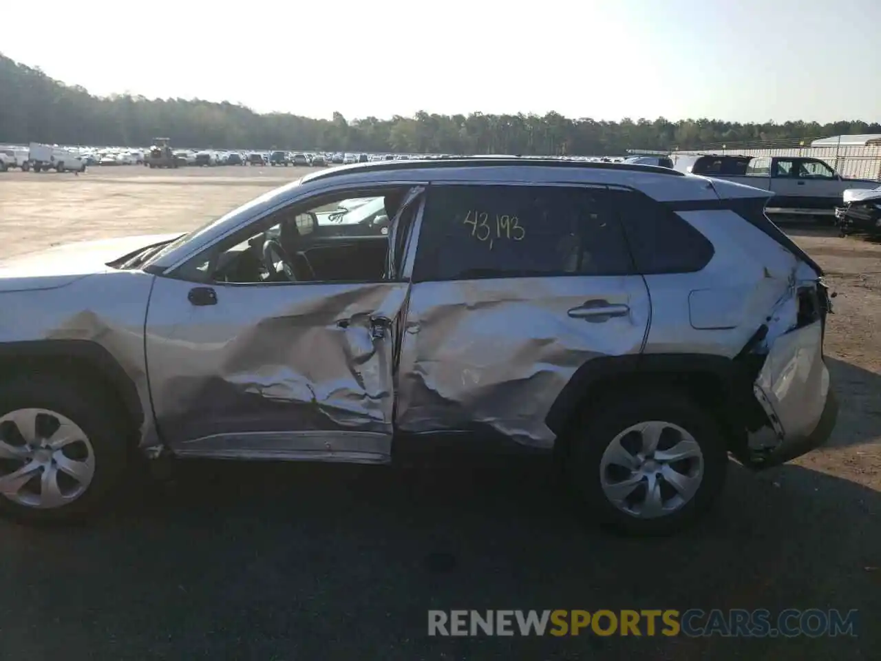 9 Photograph of a damaged car 2T3H1RFV6MW128459 TOYOTA RAV4 2021