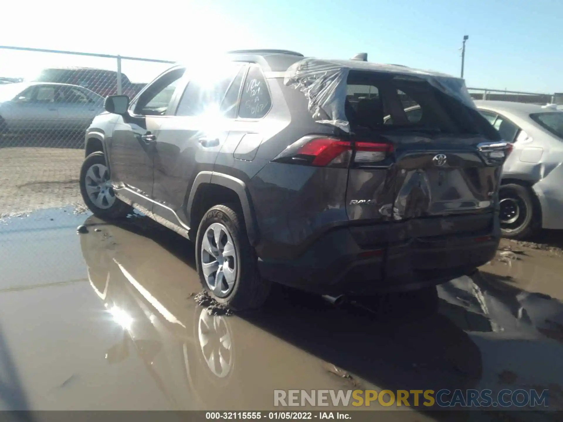 3 Photograph of a damaged car 2T3H1RFV6MW130518 TOYOTA RAV4 2021