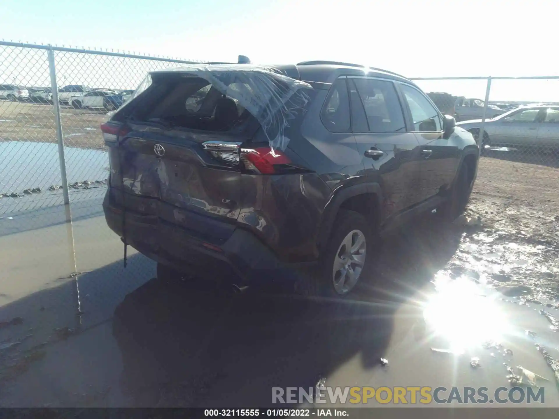 4 Photograph of a damaged car 2T3H1RFV6MW130518 TOYOTA RAV4 2021