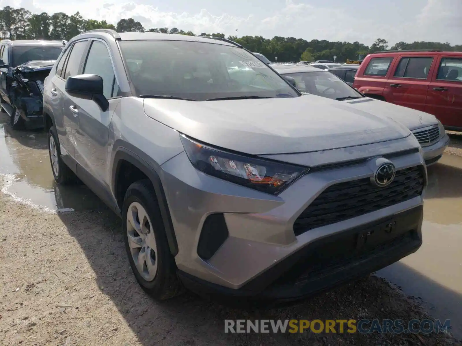 1 Photograph of a damaged car 2T3H1RFV6MW130535 TOYOTA RAV4 2021