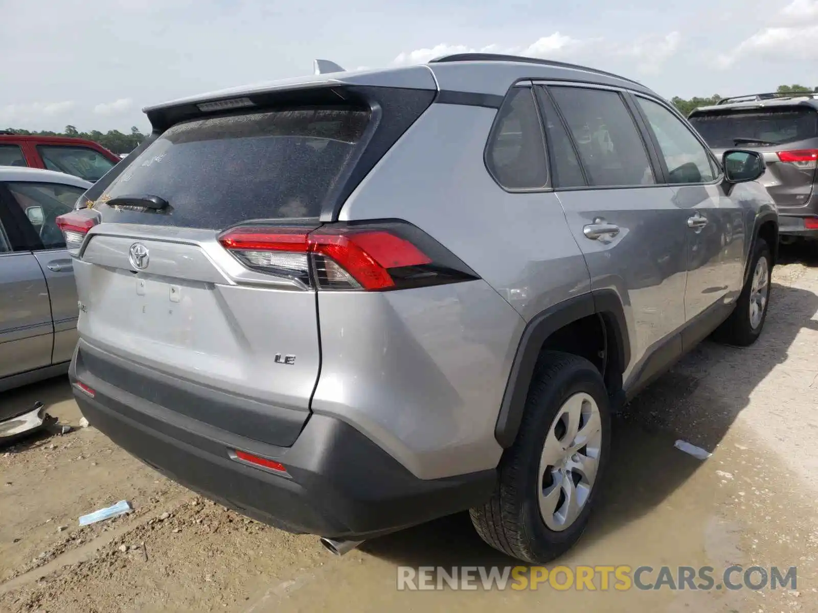 4 Photograph of a damaged car 2T3H1RFV6MW130535 TOYOTA RAV4 2021