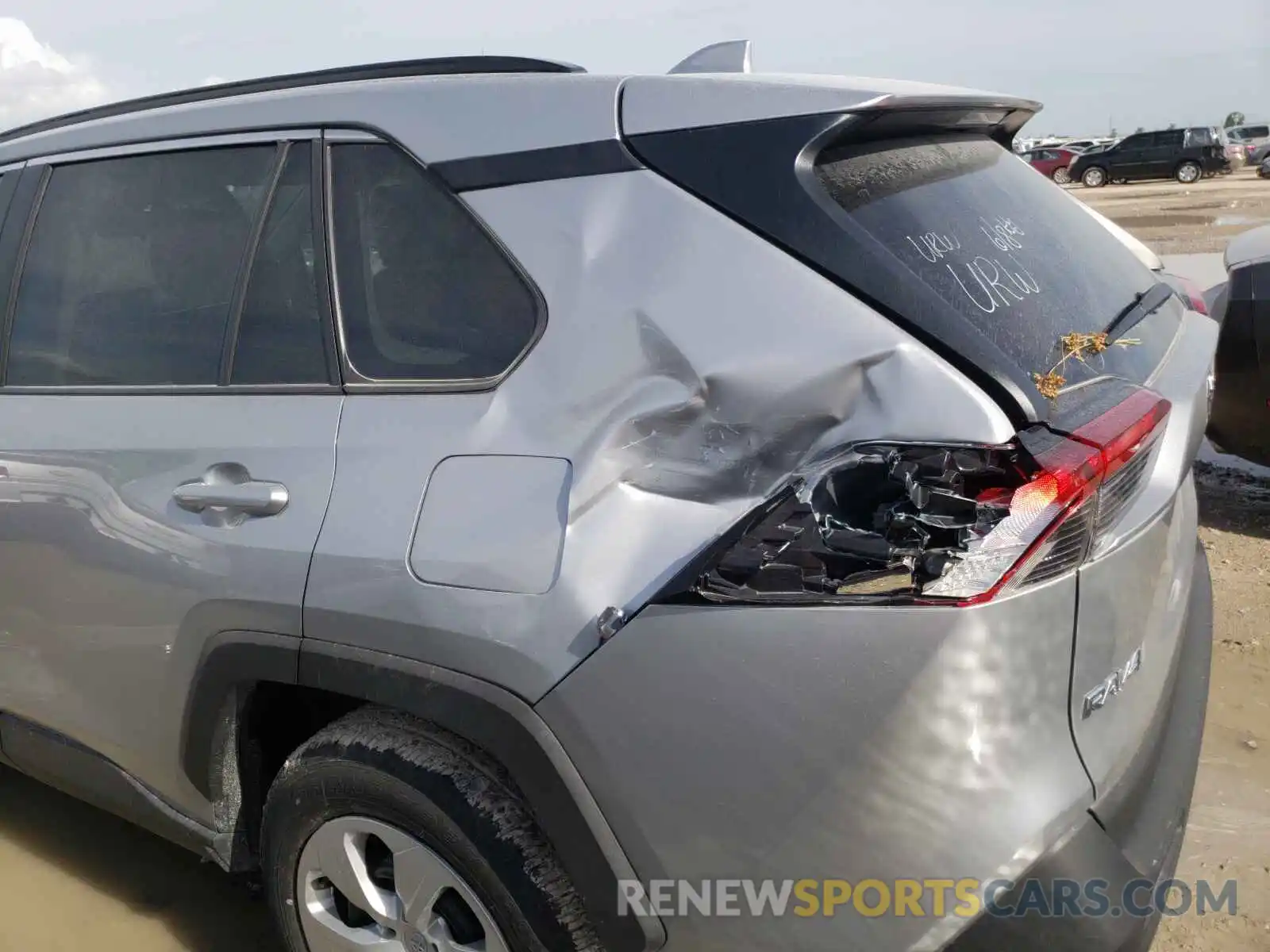 9 Photograph of a damaged car 2T3H1RFV6MW130535 TOYOTA RAV4 2021