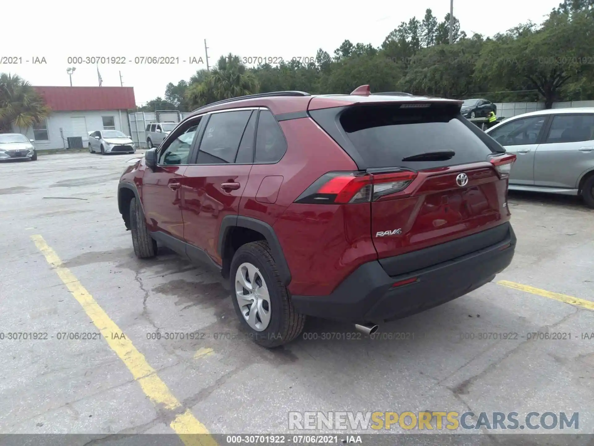 3 Photograph of a damaged car 2T3H1RFV6MW135122 TOYOTA RAV4 2021