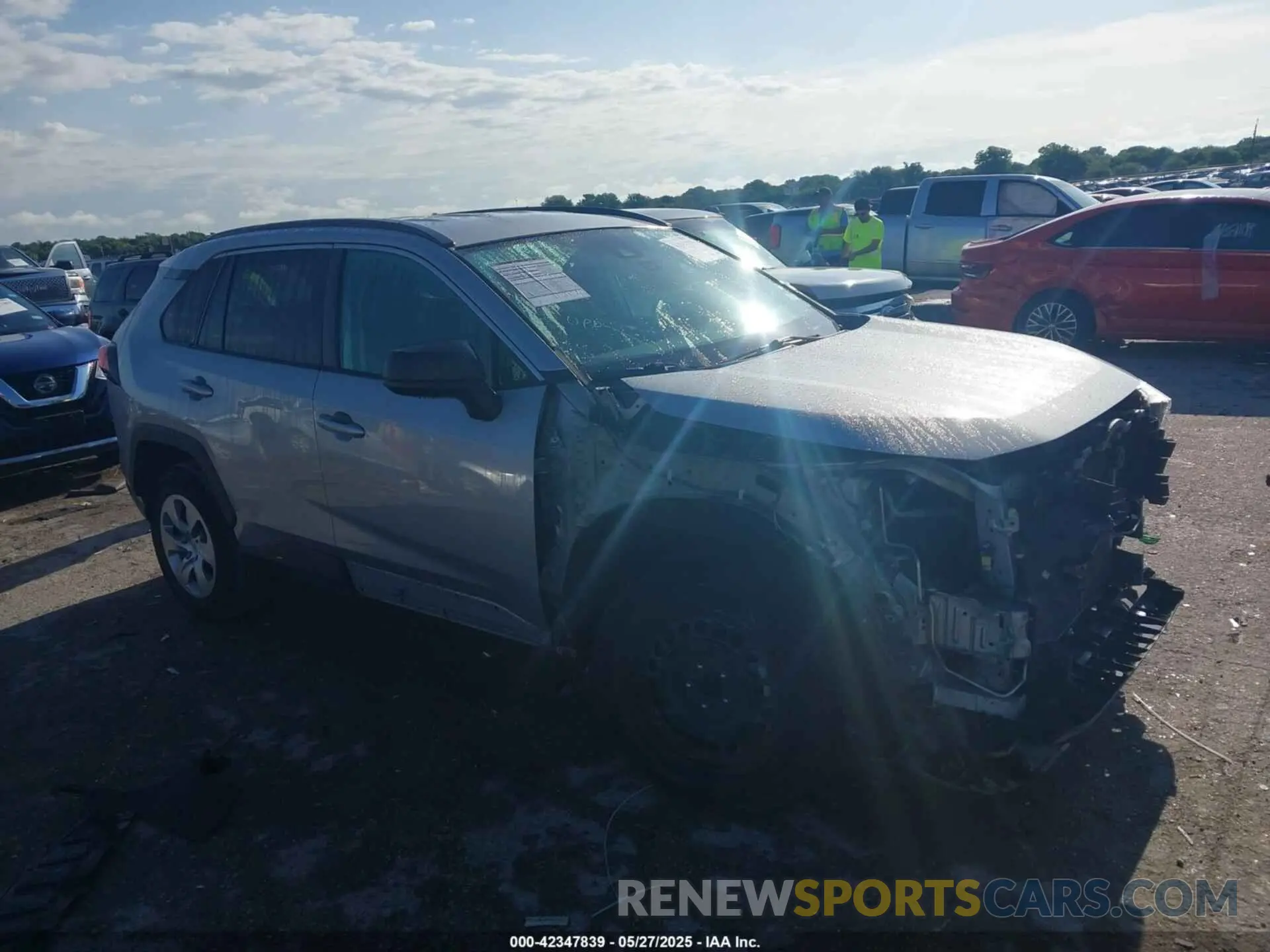 1 Photograph of a damaged car 2T3H1RFV6MW137050 TOYOTA RAV4 2021