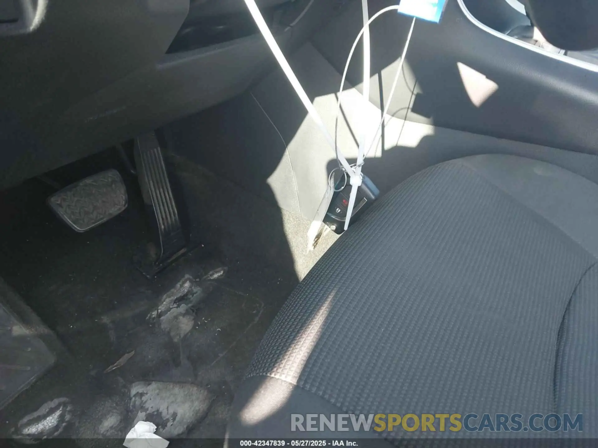 11 Photograph of a damaged car 2T3H1RFV6MW137050 TOYOTA RAV4 2021