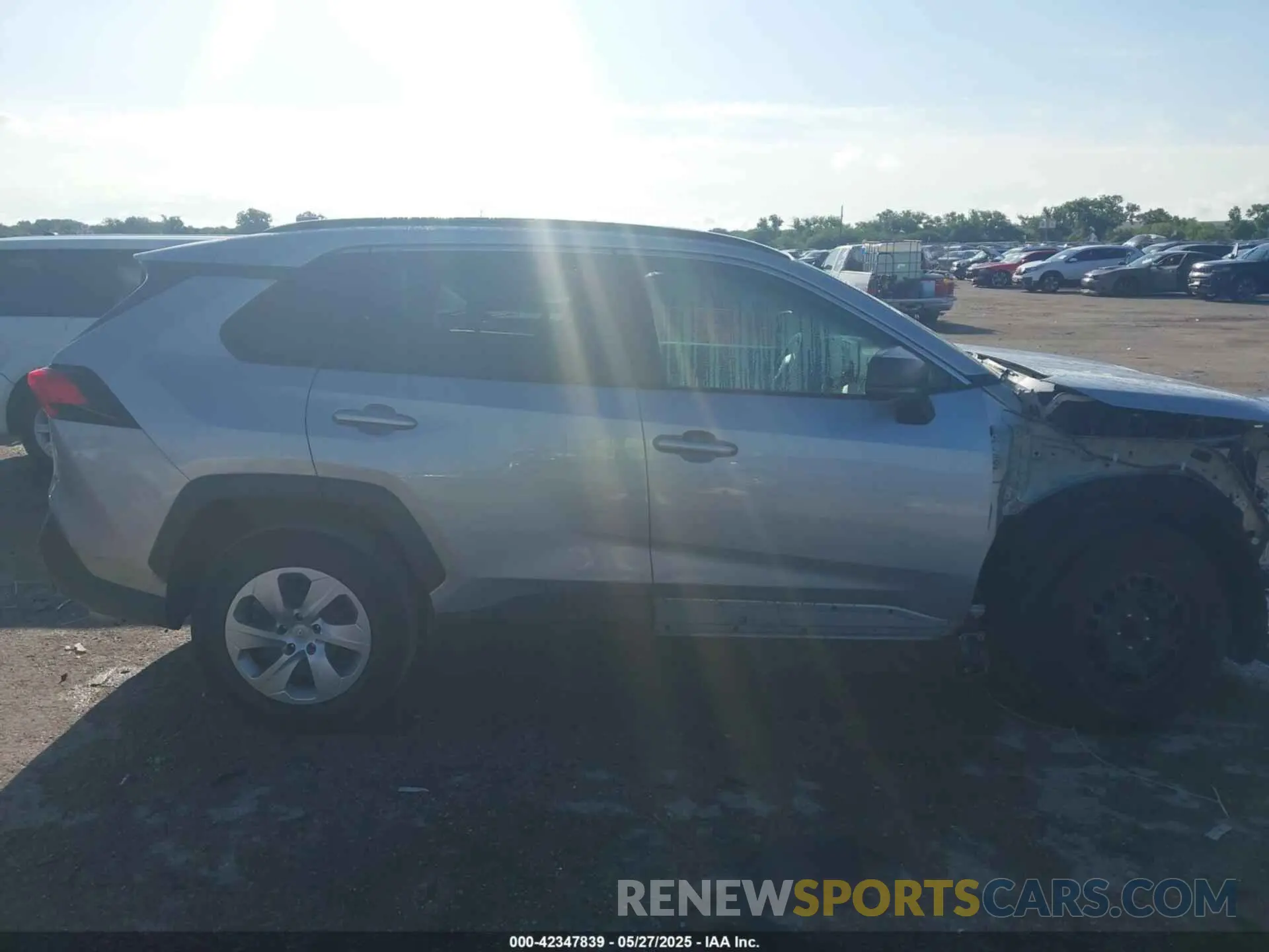 13 Photograph of a damaged car 2T3H1RFV6MW137050 TOYOTA RAV4 2021