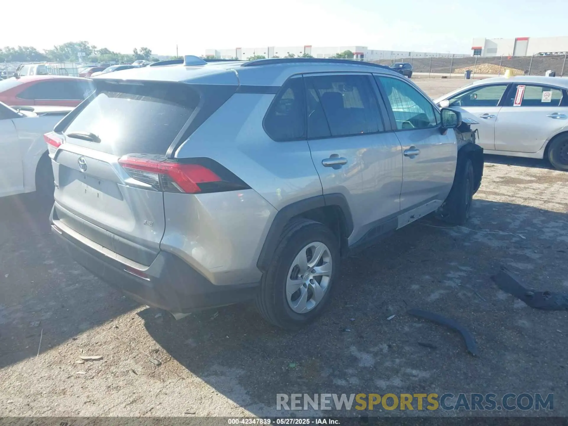 4 Photograph of a damaged car 2T3H1RFV6MW137050 TOYOTA RAV4 2021