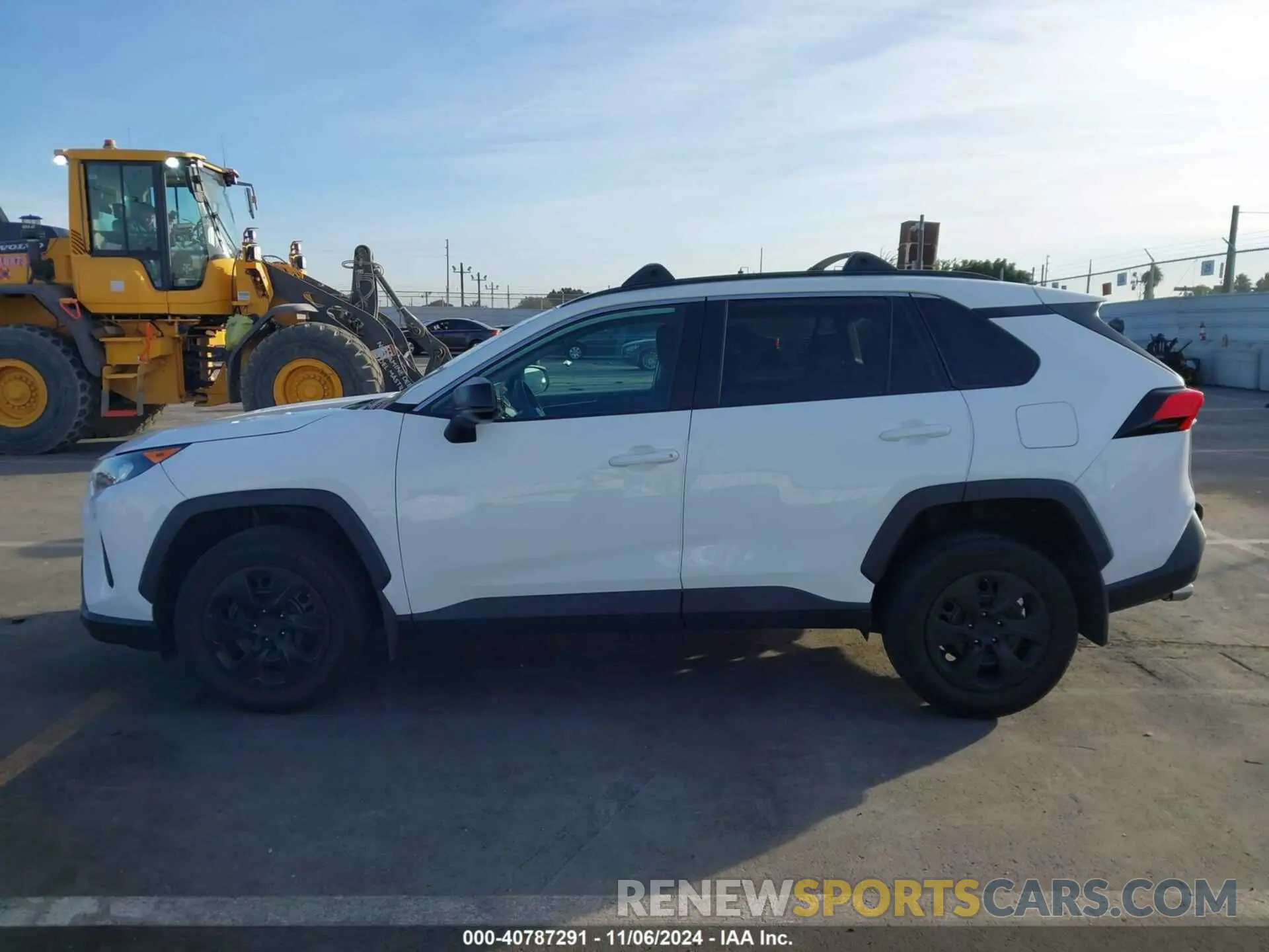 15 Photograph of a damaged car 2T3H1RFV6MW138893 TOYOTA RAV4 2021