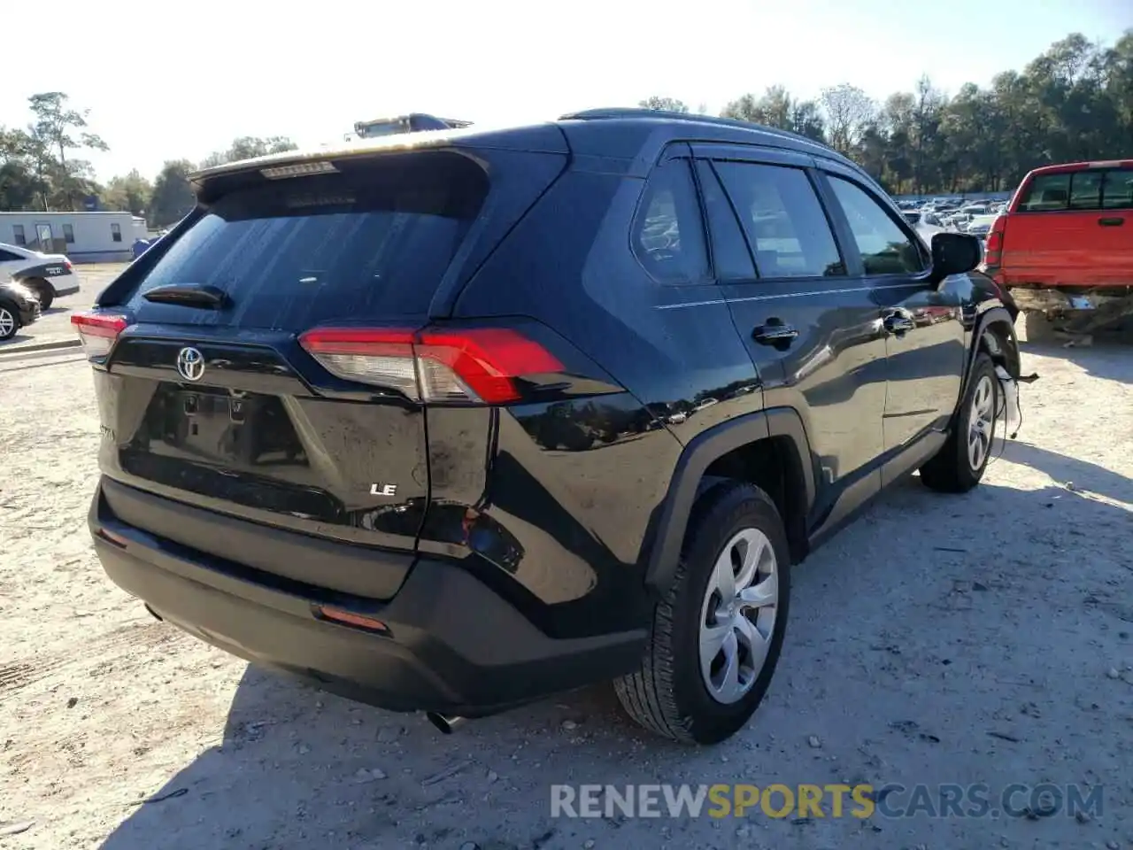 4 Photograph of a damaged car 2T3H1RFV7MC101532 TOYOTA RAV4 2021