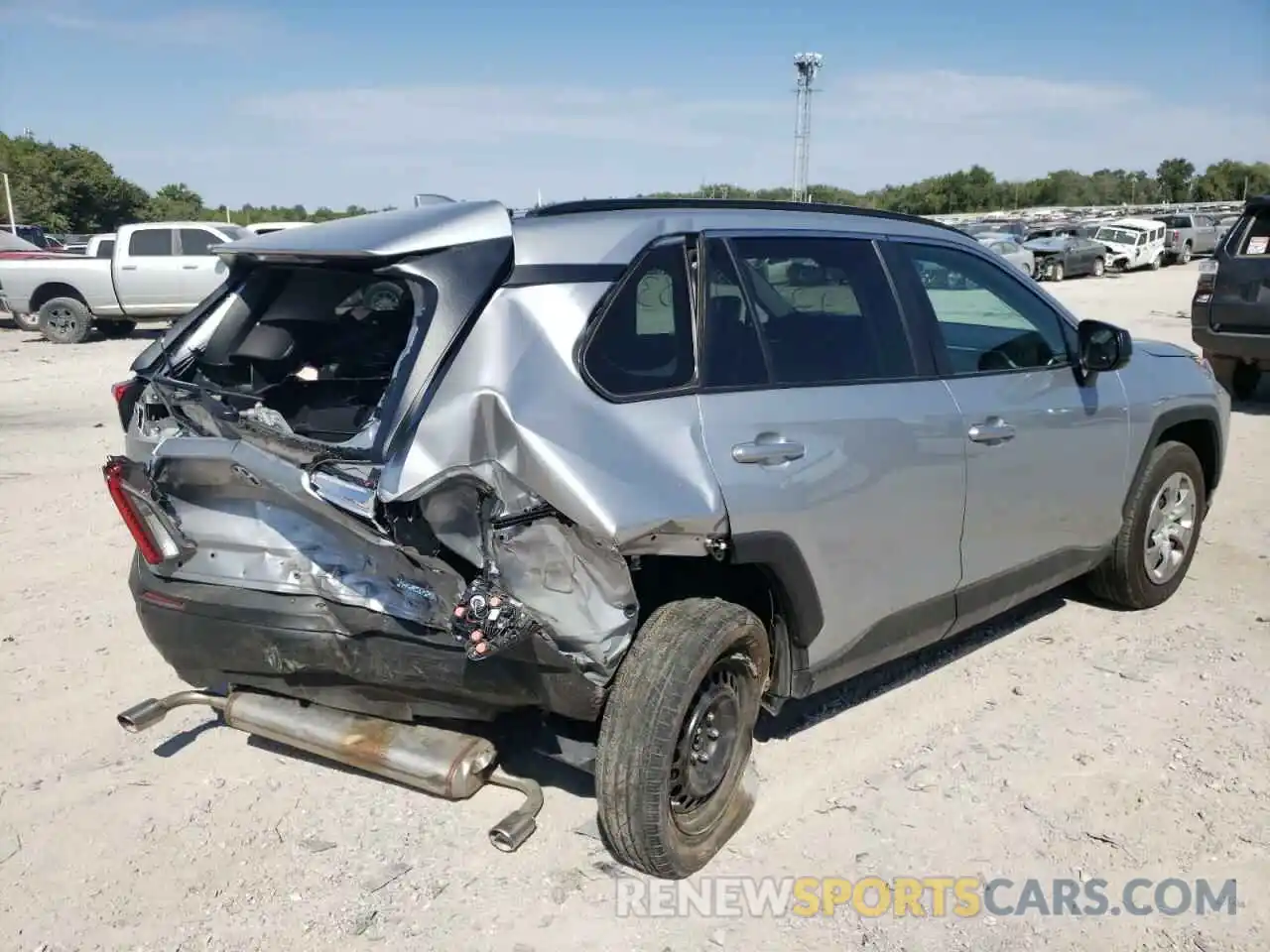 4 Photograph of a damaged car 2T3H1RFV7MC110960 TOYOTA RAV4 2021