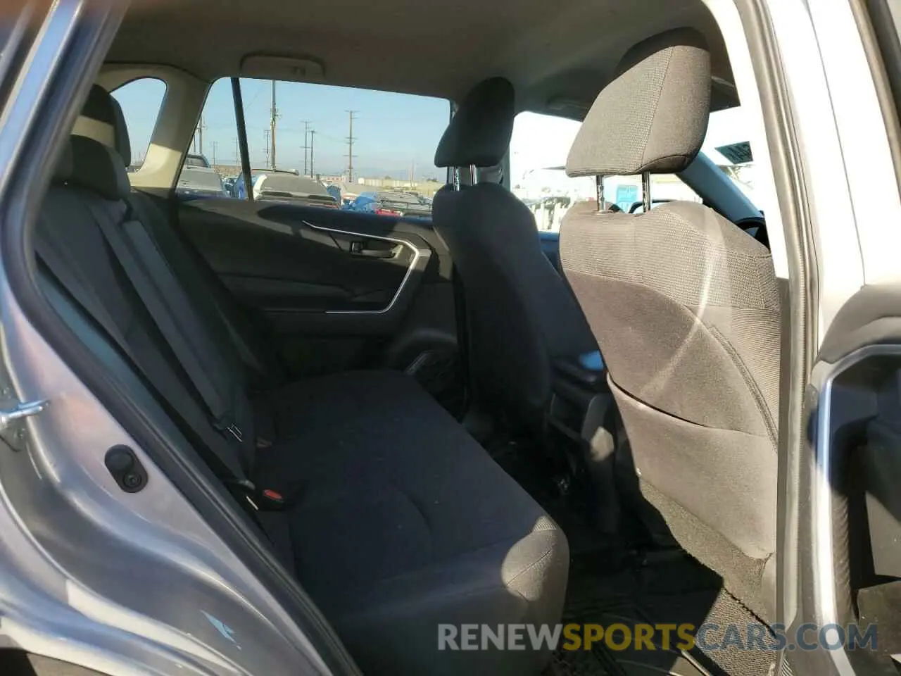 11 Photograph of a damaged car 2T3H1RFV7MC115740 TOYOTA RAV4 2021