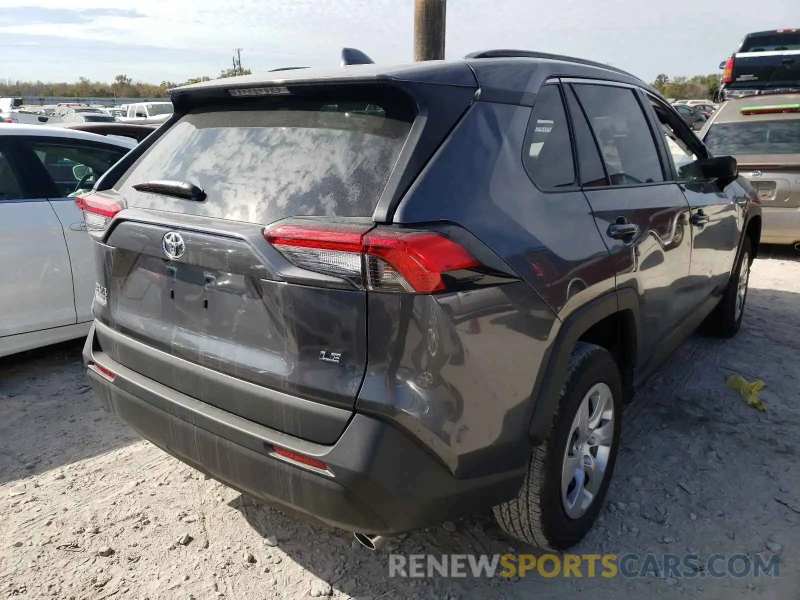 4 Photograph of a damaged car 2T3H1RFV7MC118315 TOYOTA RAV4 2021