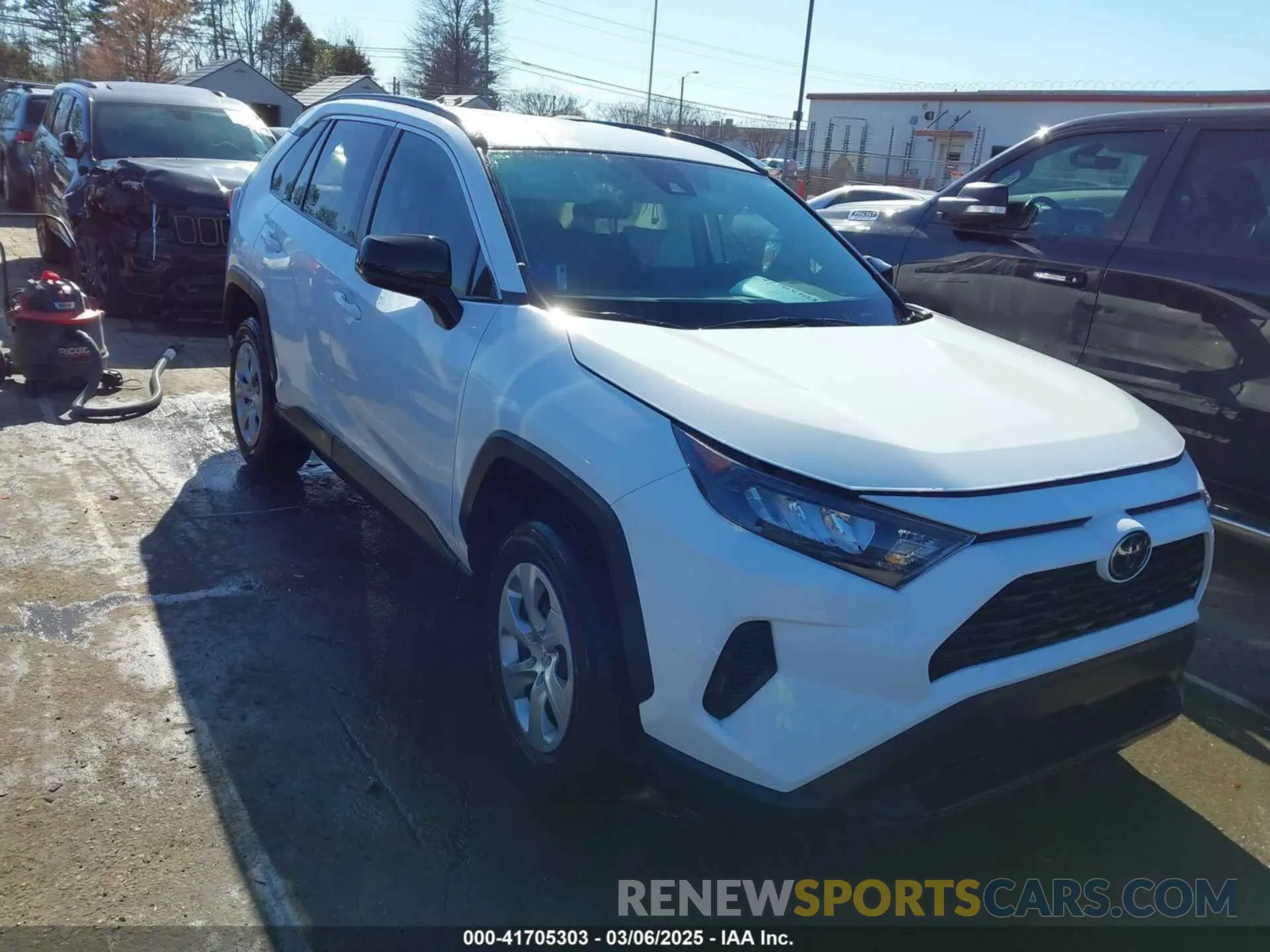 1 Photograph of a damaged car 2T3H1RFV7MC121831 TOYOTA RAV4 2021
