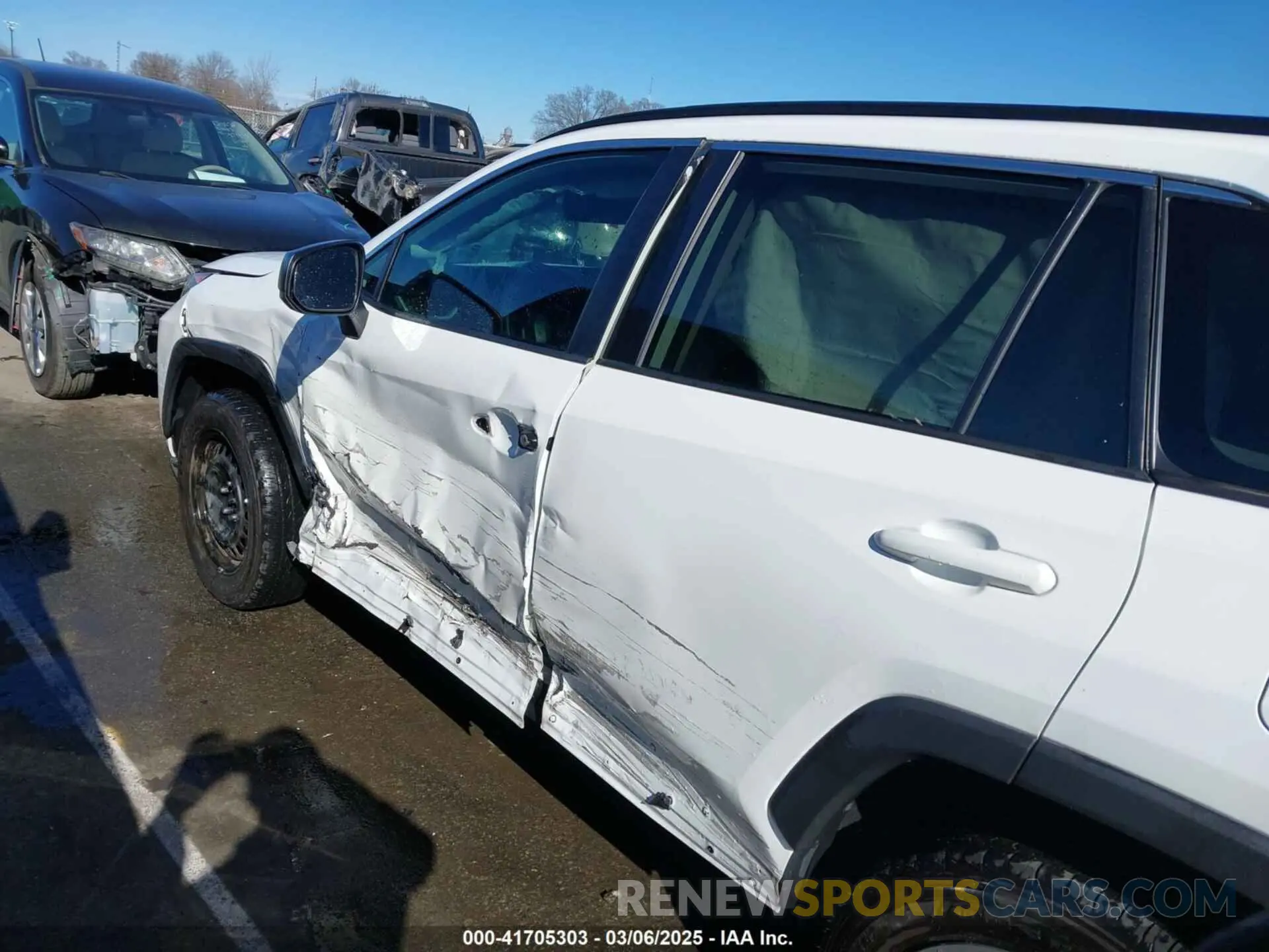 14 Photograph of a damaged car 2T3H1RFV7MC121831 TOYOTA RAV4 2021