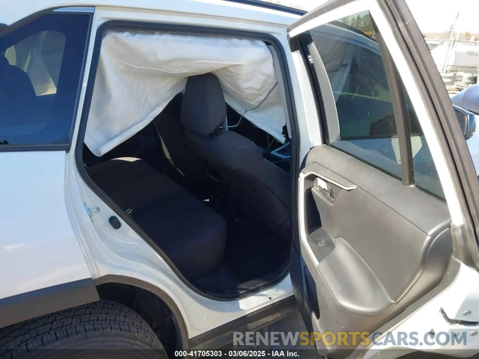 8 Photograph of a damaged car 2T3H1RFV7MC121831 TOYOTA RAV4 2021