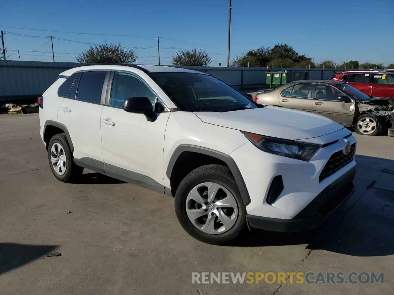 4 Photograph of a damaged car 2T3H1RFV7MC131419 TOYOTA RAV4 2021