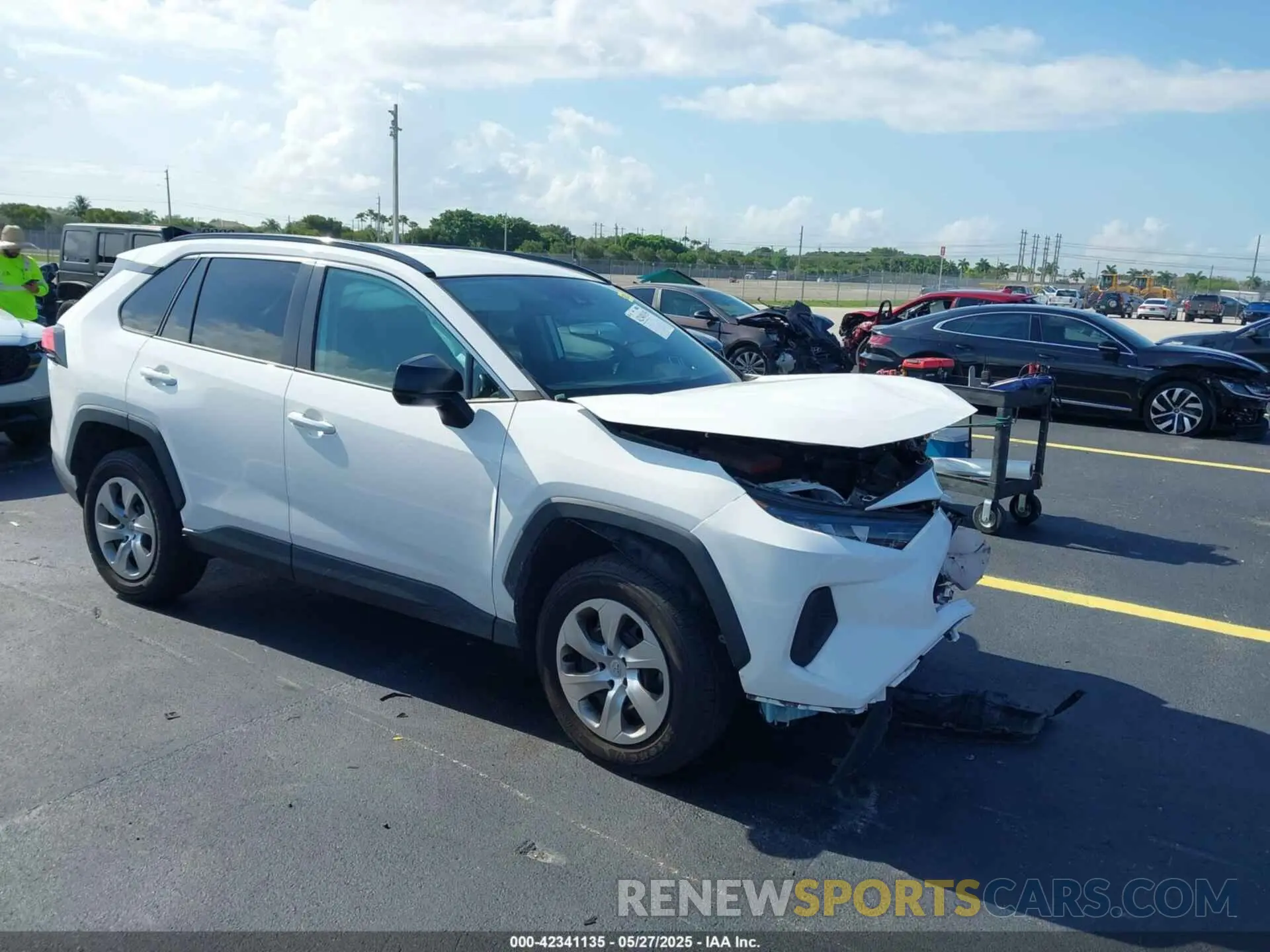 1 Photograph of a damaged car 2T3H1RFV7MC134823 TOYOTA RAV4 2021