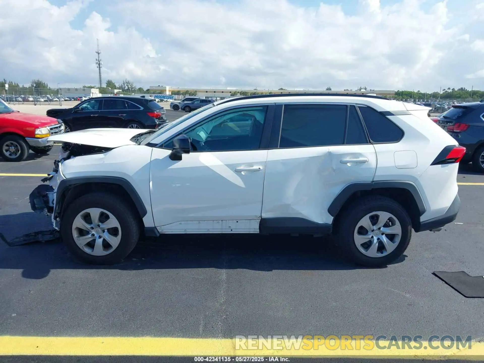 14 Photograph of a damaged car 2T3H1RFV7MC134823 TOYOTA RAV4 2021