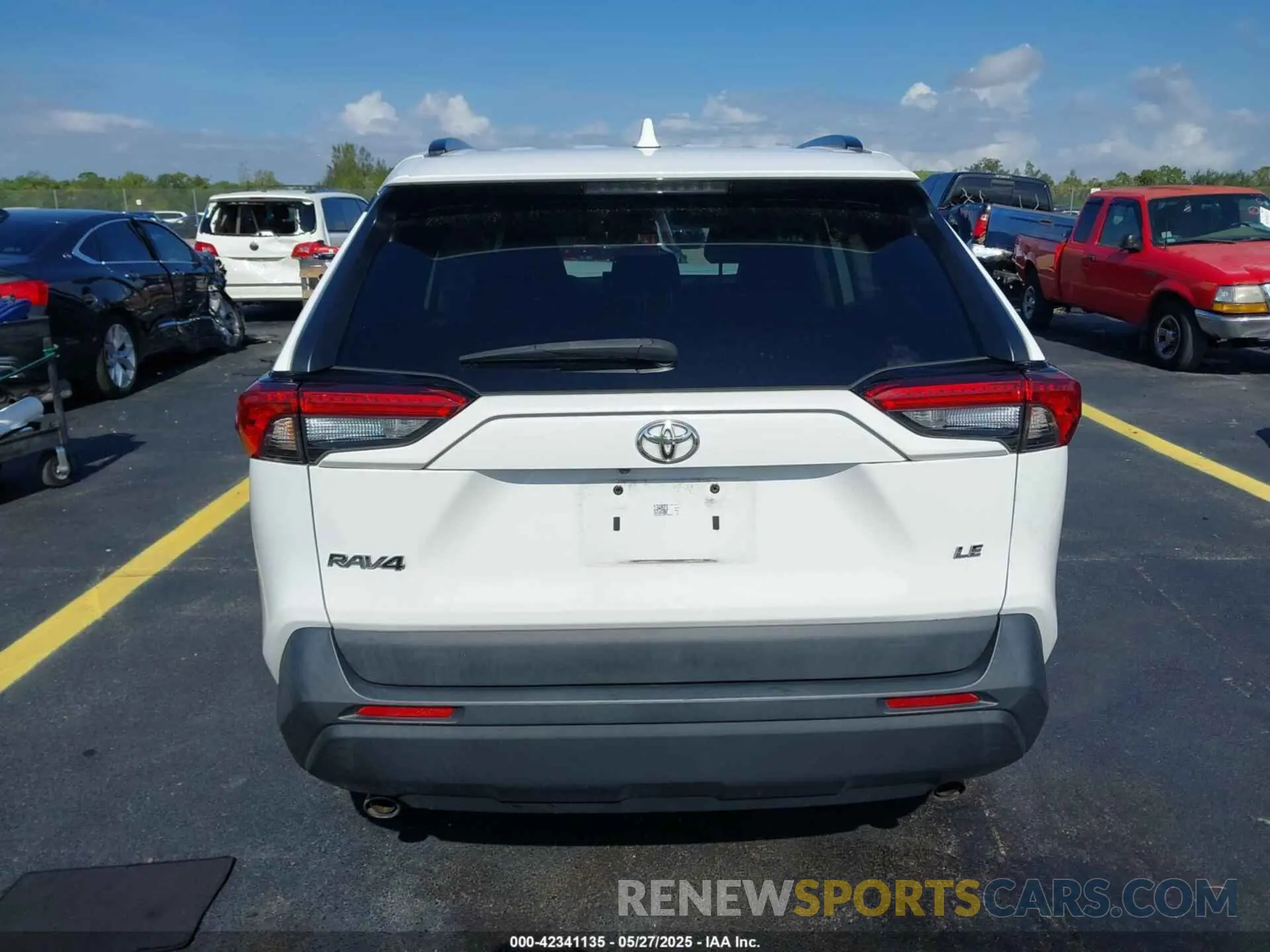 16 Photograph of a damaged car 2T3H1RFV7MC134823 TOYOTA RAV4 2021