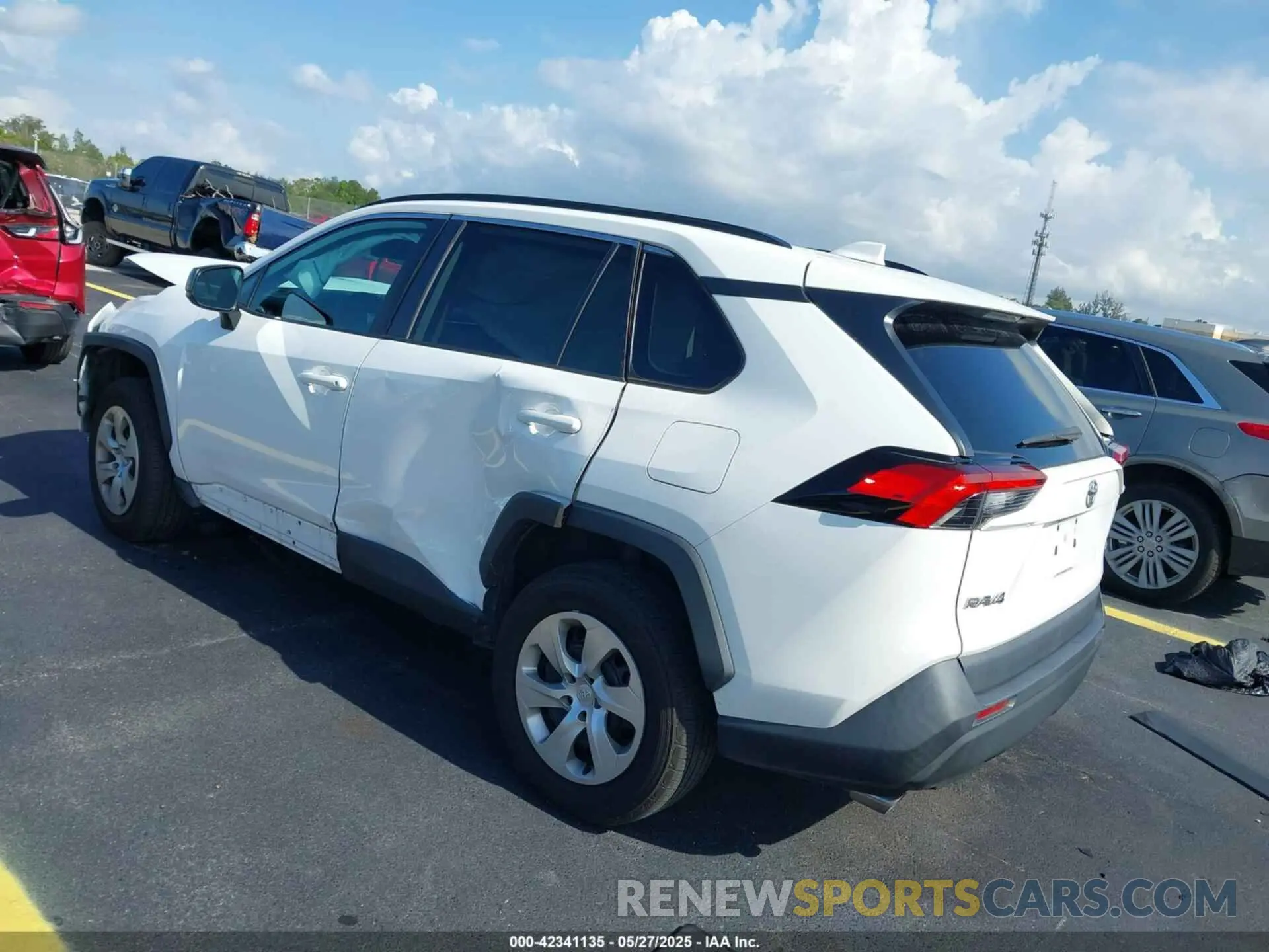 3 Photograph of a damaged car 2T3H1RFV7MC134823 TOYOTA RAV4 2021