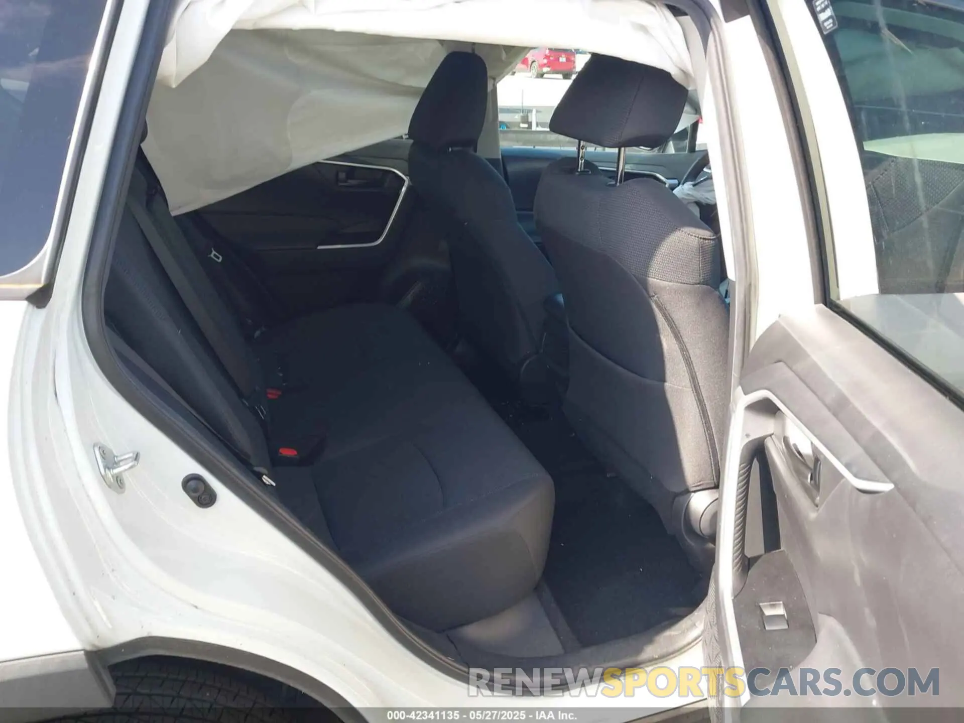 8 Photograph of a damaged car 2T3H1RFV7MC134823 TOYOTA RAV4 2021