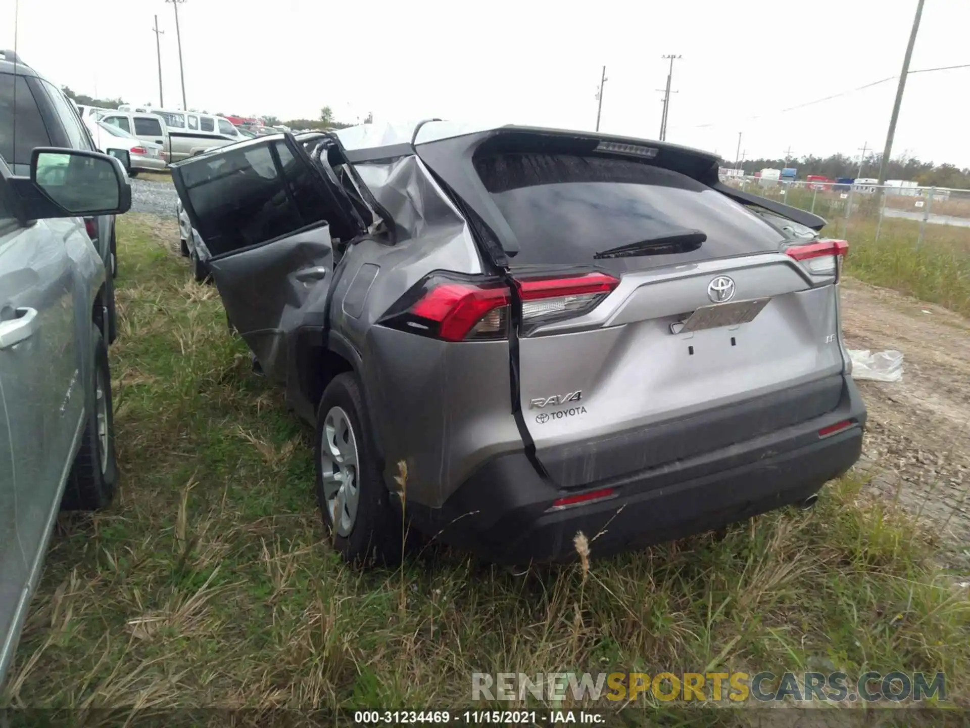 3 Photograph of a damaged car 2T3H1RFV7MC136927 TOYOTA RAV4 2021