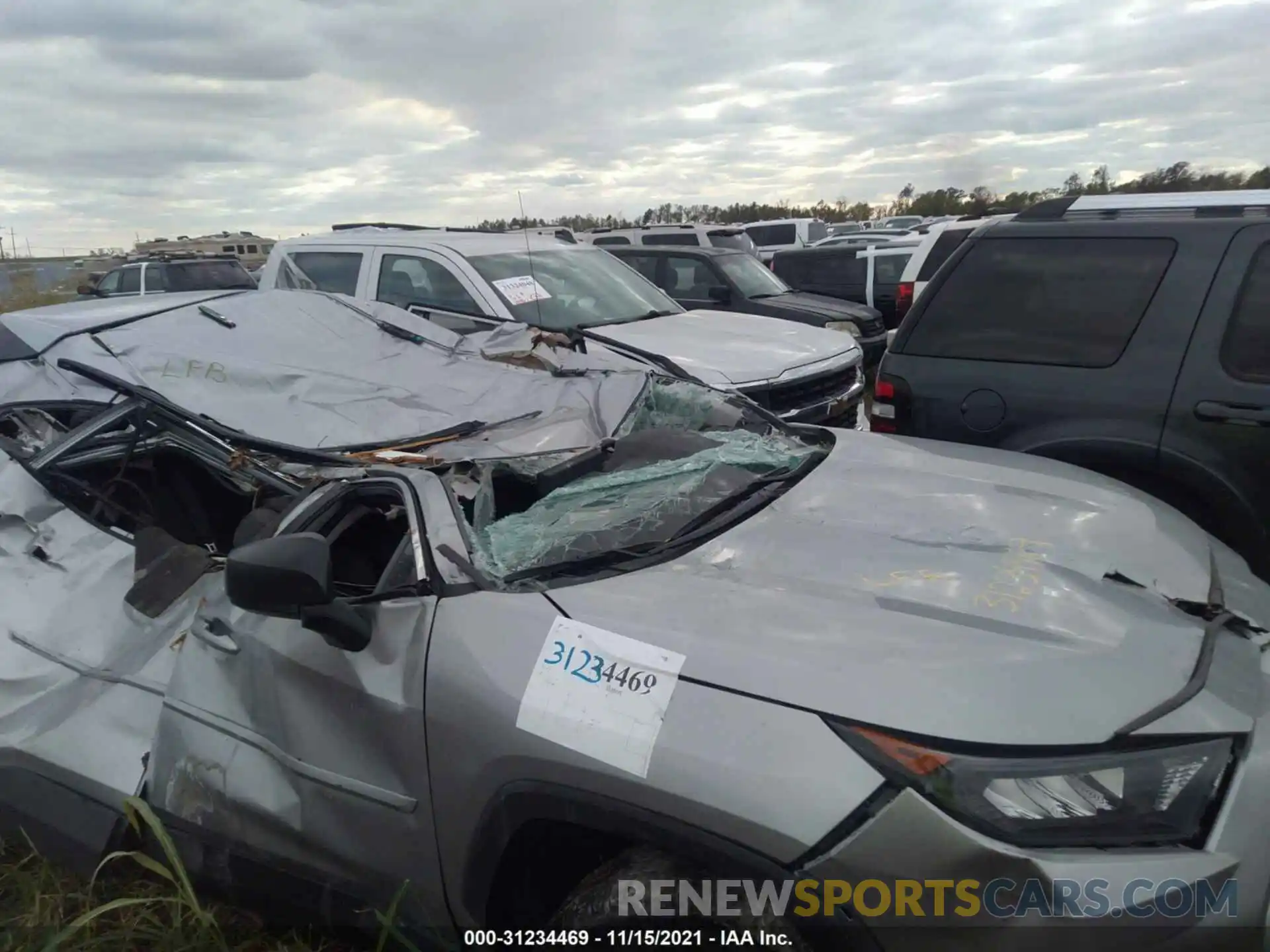 6 Photograph of a damaged car 2T3H1RFV7MC136927 TOYOTA RAV4 2021